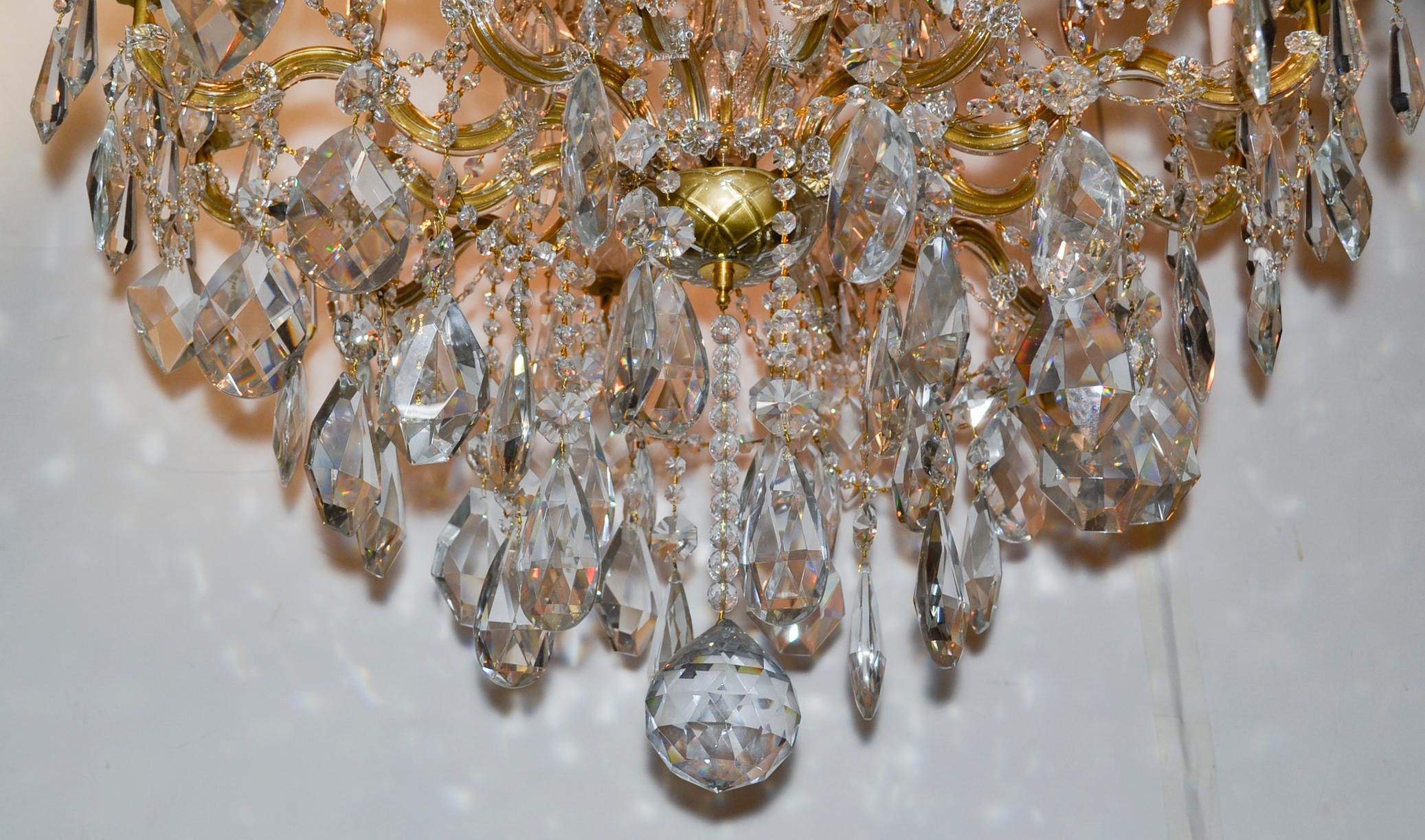 Nice quality Maria Theresa crystal 18-light chandelier.