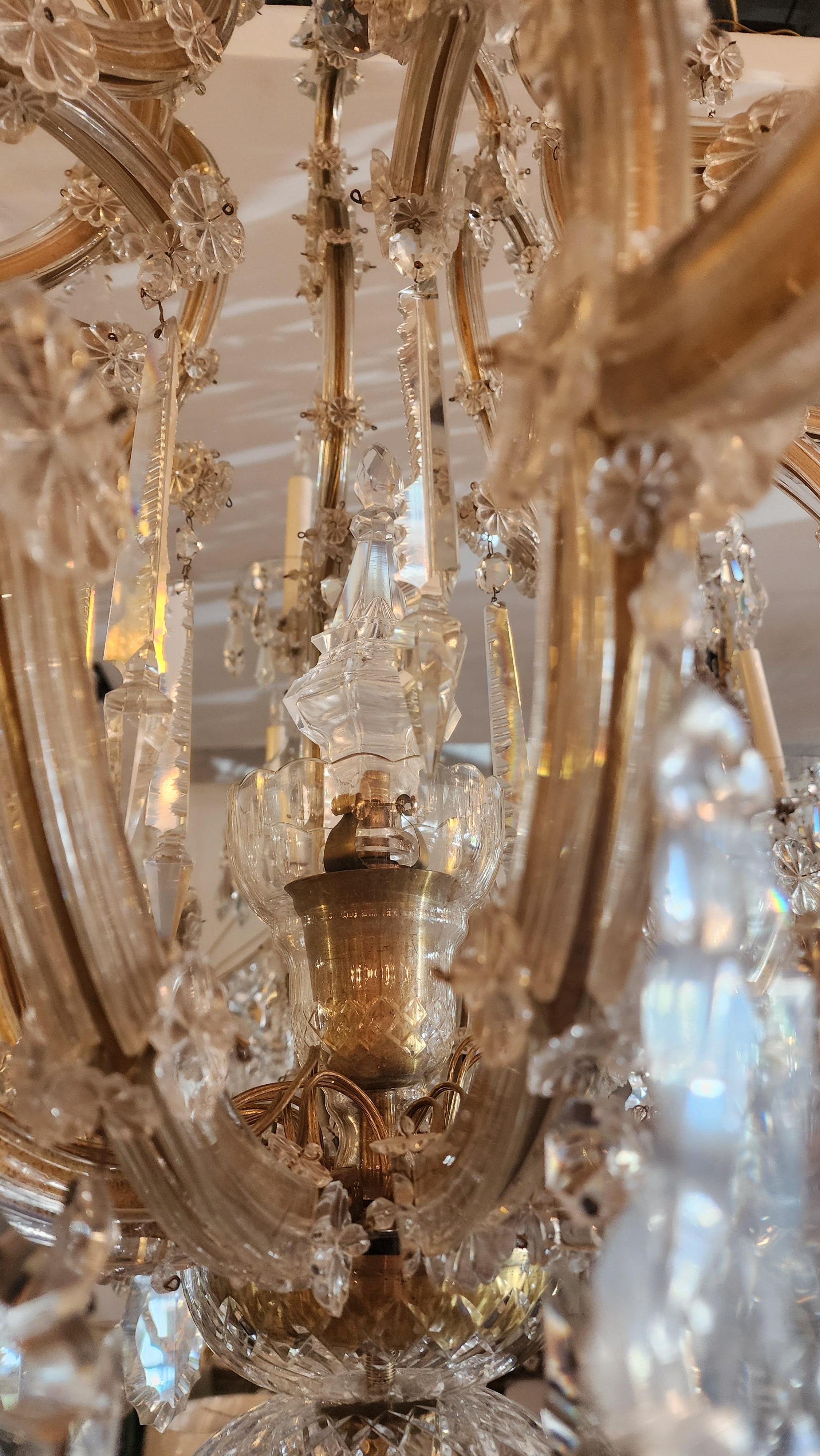 Kristalllüster im Maria-Theresien-Stil im Zustand „Hervorragend“ im Angebot in Dallas, TX