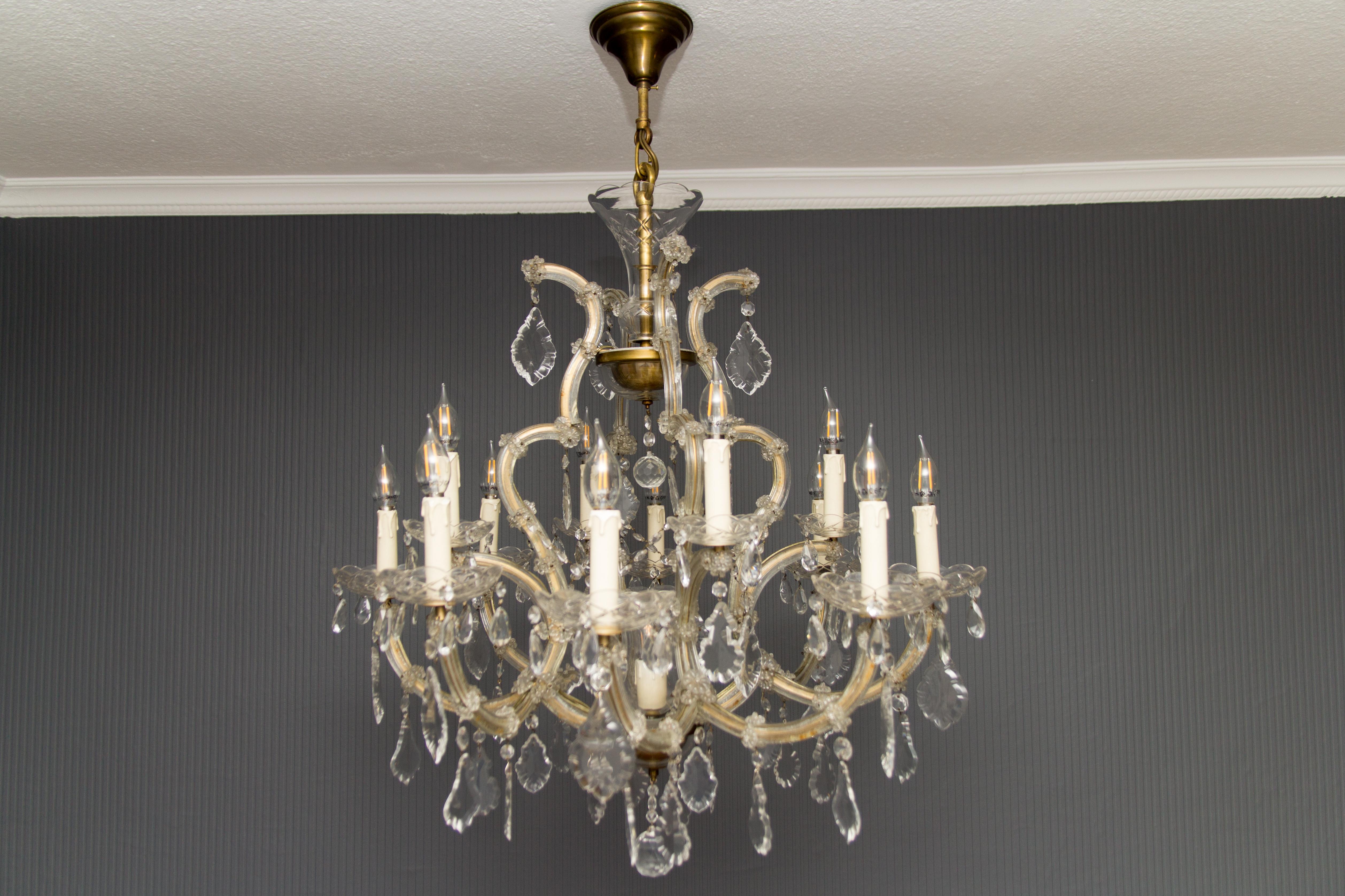 Beautiful Italian Maria Theresa style thirteen-light crystal chandelier. Brass and metal frame covered in glass with hanging crystal pendants, thirteen sockets for E14 light bulbs.
Dimensions: Diameter 77 cm / 30.31 in; height 101 cm / 39.76 in.
The