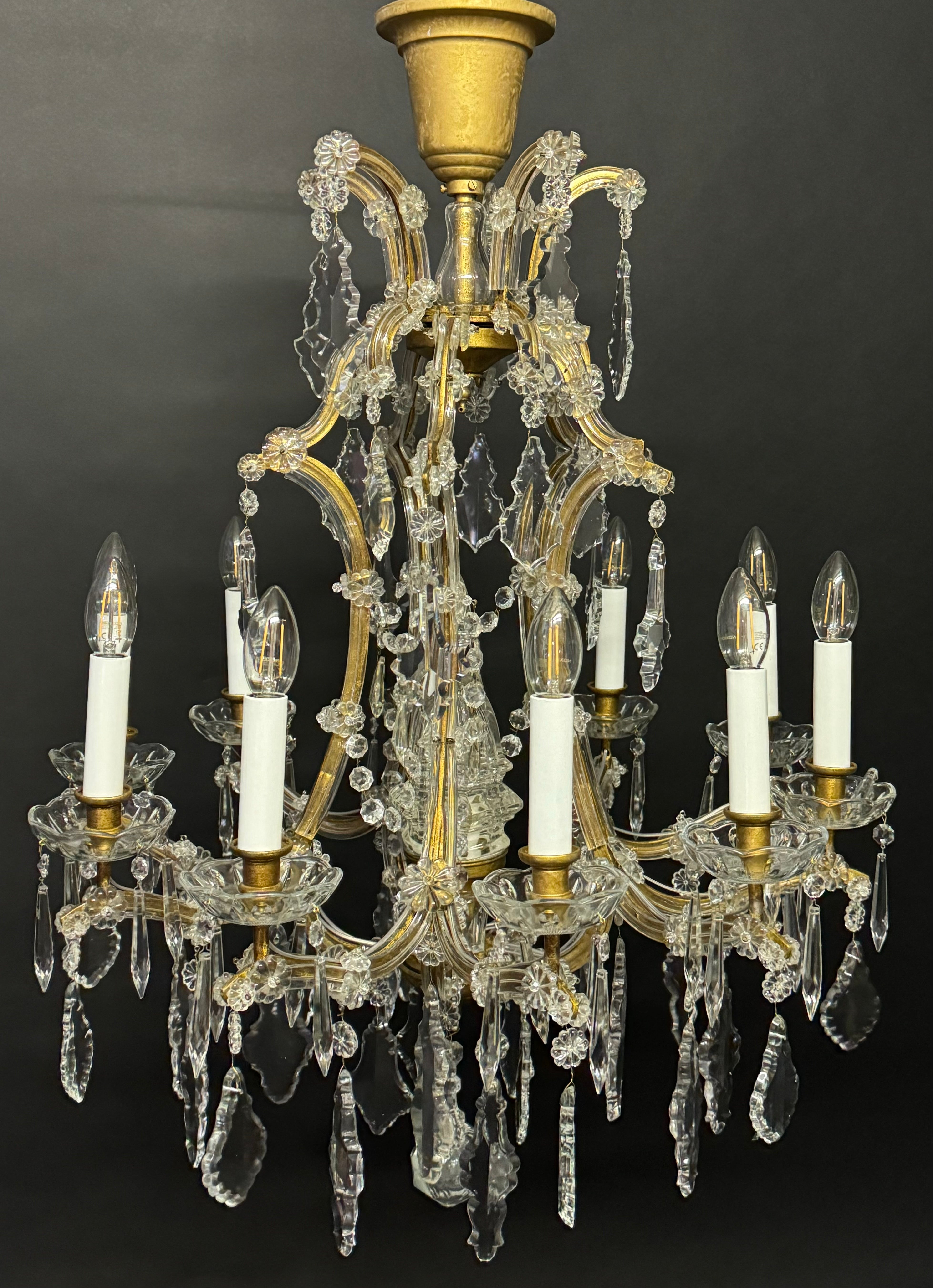 Maria Theresia-Kronleuchter aus vergoldetem Eisen und Kristall von J. & L. Lobmeyr, ca. 1950er Jahre (Moderne der Mitte des Jahrhunderts) im Angebot