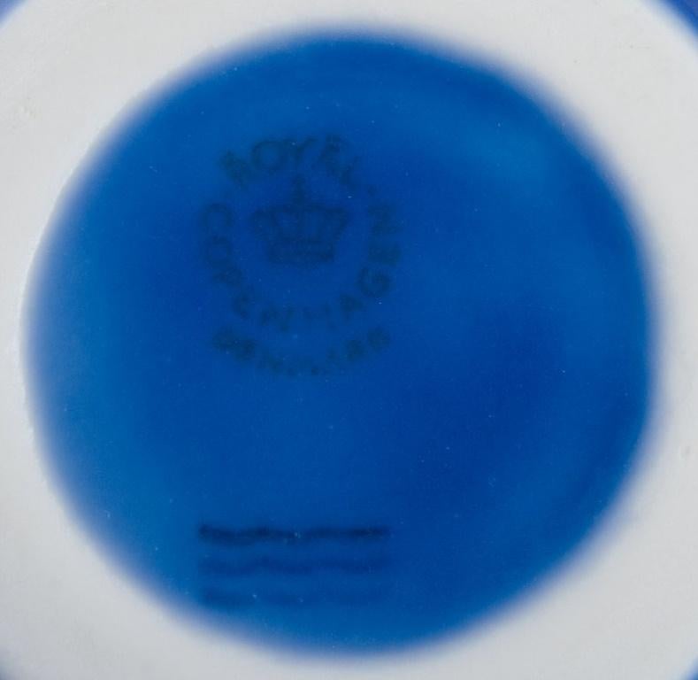 Maria Torstensson para Royal Copenhagen, jarrón de porcelana con esmalte en tonos azules Cerámico en venta