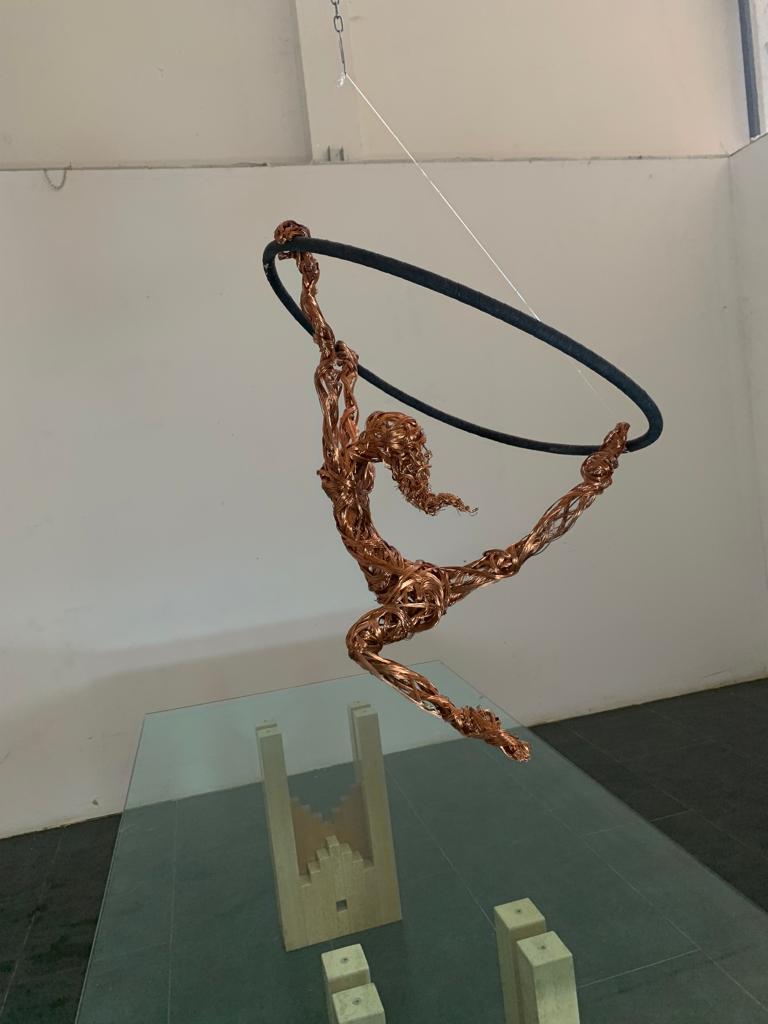 Maria Vittoria Urbinati, Woman Acrobat, 2010, Copper Wire Sculpture For Sale 14