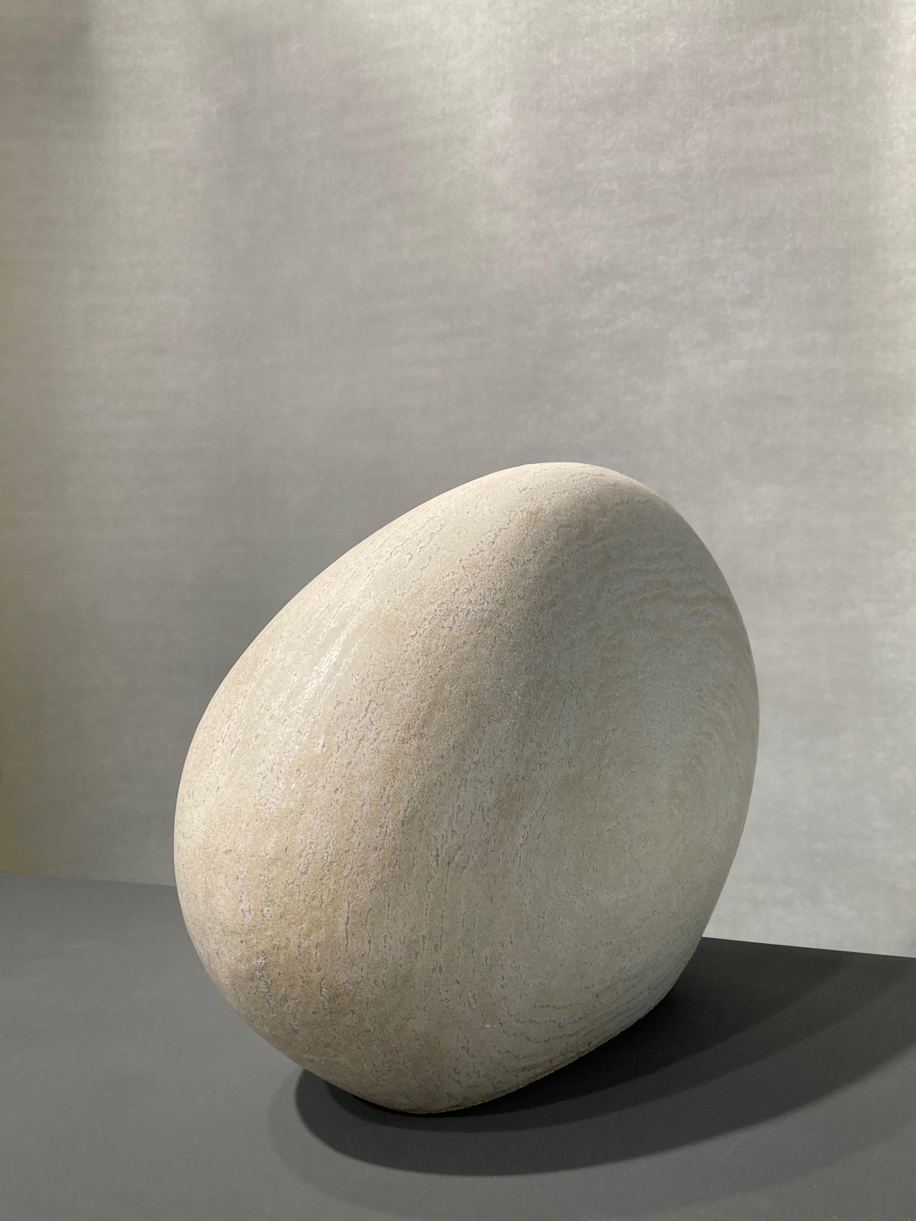 Oval white form with traces - Contemporary Sculpture by Maria Vlandi