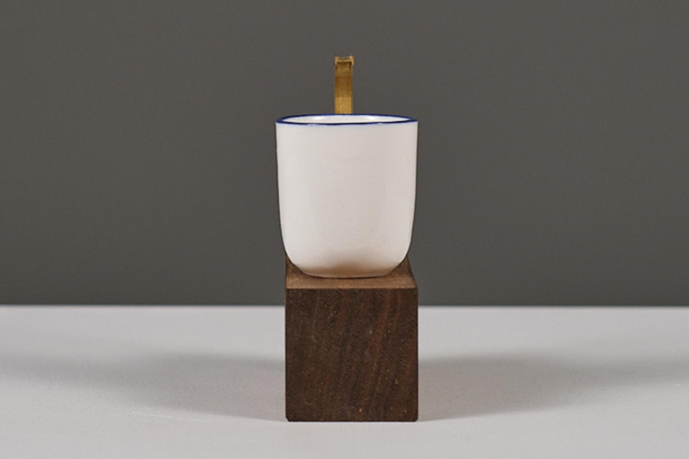 Maria_Contemporary sculptural ashtray collectible design. Brass, wood, ceramicsi In New Condition For Sale In Barcelona, ES