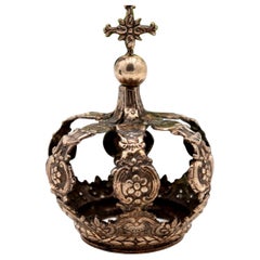 Corona mariana de plata con relieves