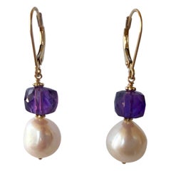 Marian J. Pendientes de perla, amatista y palanca de oro amarillo de 14k