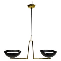 Lampadario scultoreo "Libra" di Marian Jamieson, ottone, finitura bianca e nera