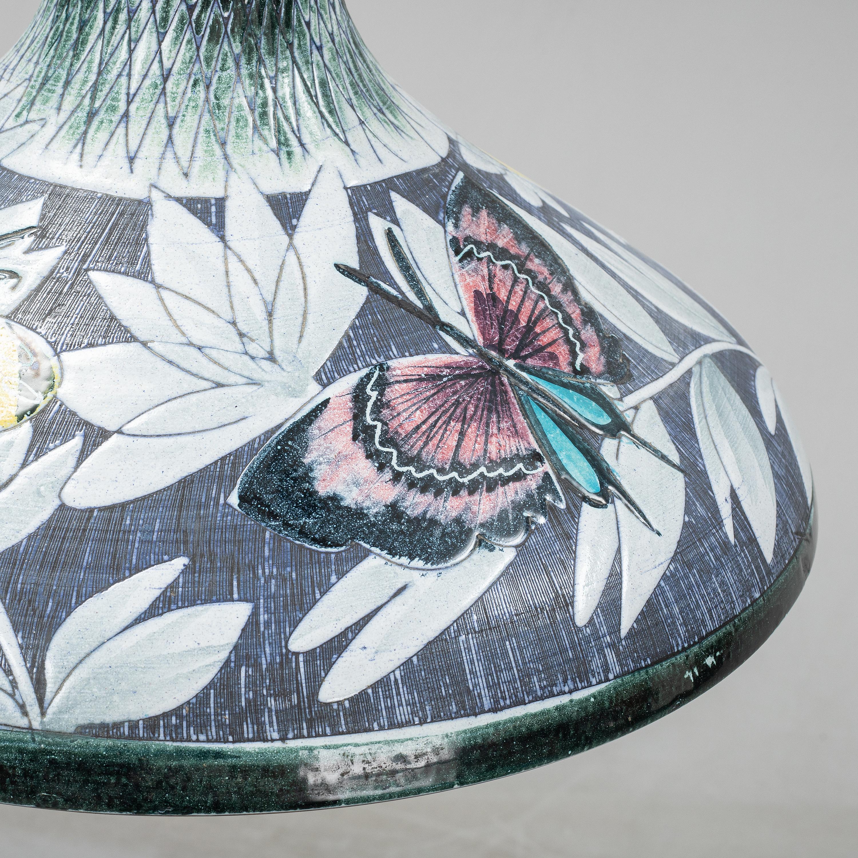  Pendant in Ceramic hand painted by Marian Zawadki for Tilgmans keramic. 1950
Ceramic and teak wood
Good condition

