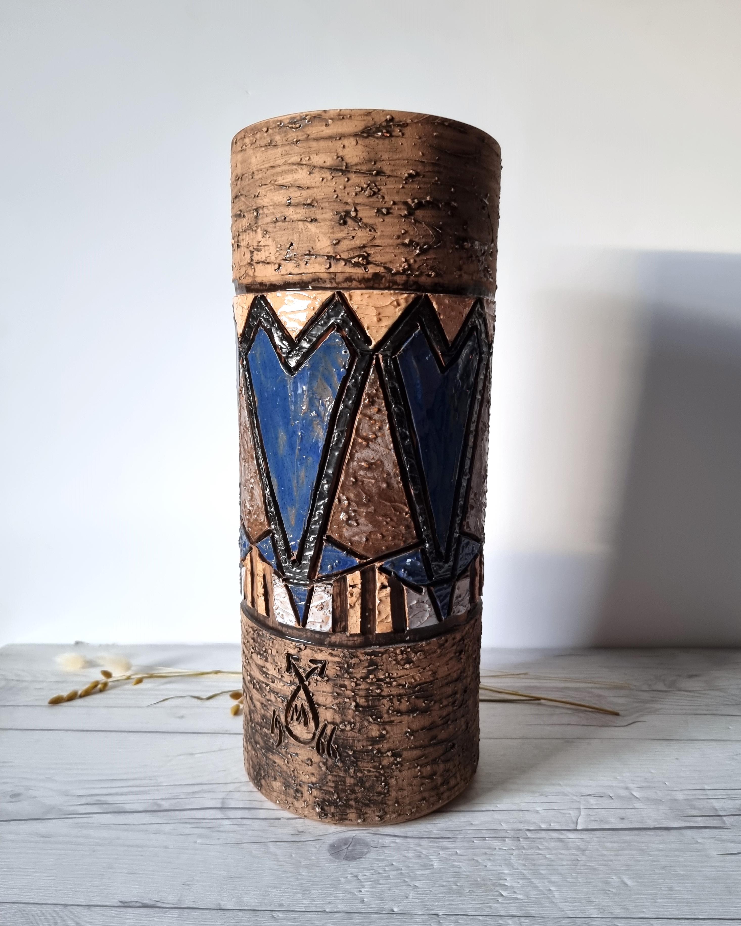 Mid-Century Modern Marian Zawadzki for Tilgmans Keramik, Signed Mid Mod Sculptural Sgraffito Vase For Sale
