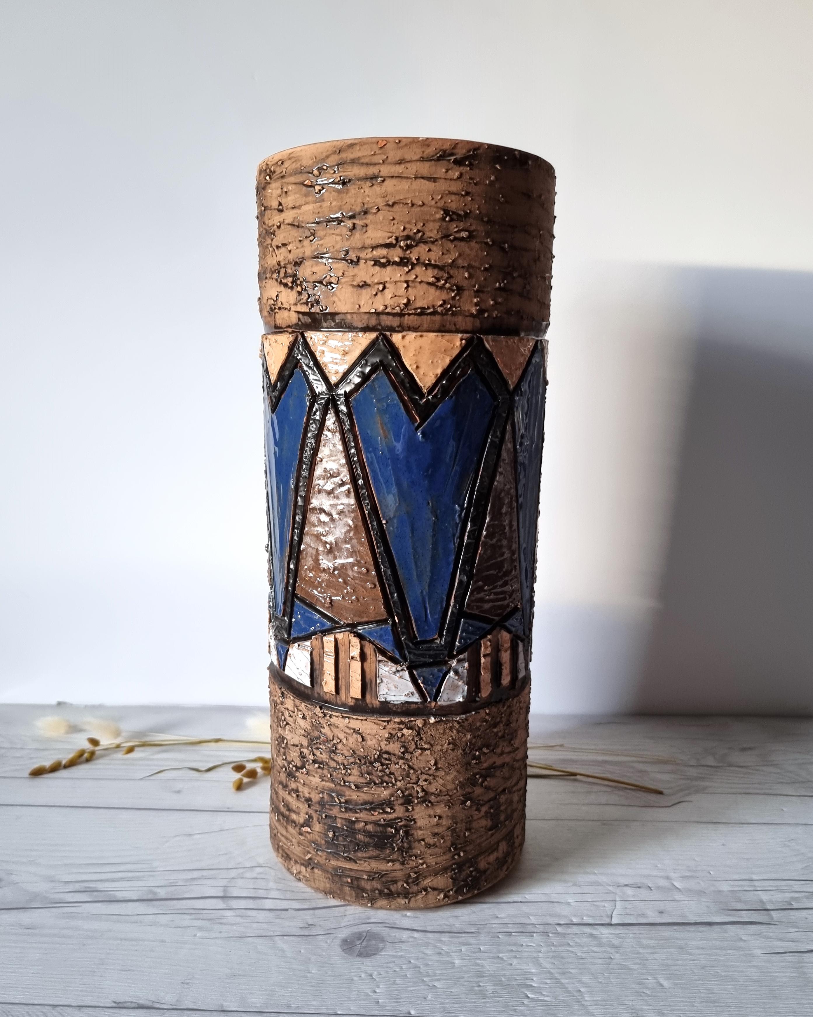 Céramique Vase sgraffite sculptural signé Mid Mod de Marian Zawadzki pour Tilgmans Keramik en vente