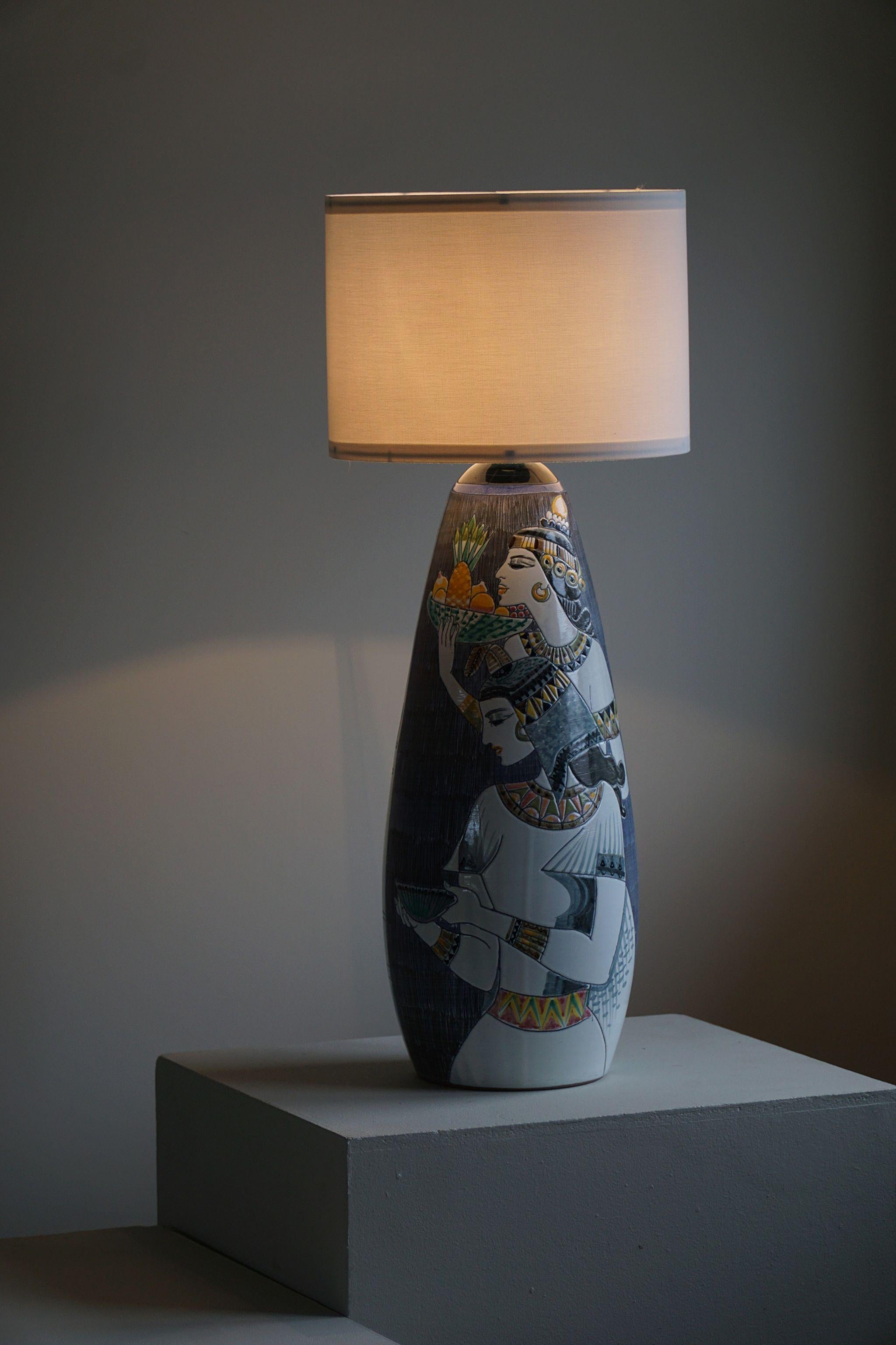 Intriguing large hand decorated ceramic floor lamp. Rich details such as the two figurative humans realized in sgraffito technique.
Designed by Marian Zawadzki, model 