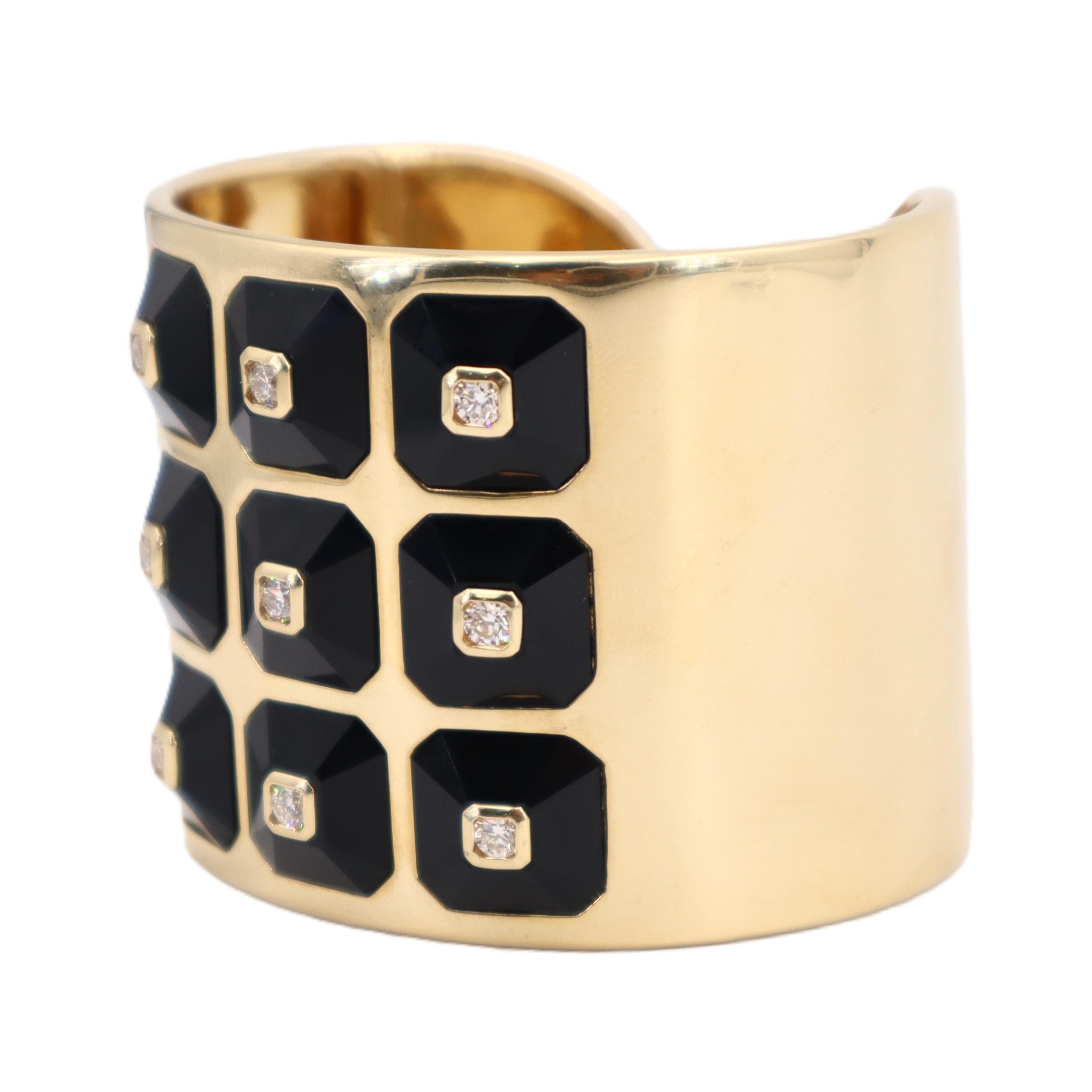 MARIANA CANALE Bracelet manchette en or jaune 18kt avec diamants et onyx Bon état - En vente à Aventura, FL
