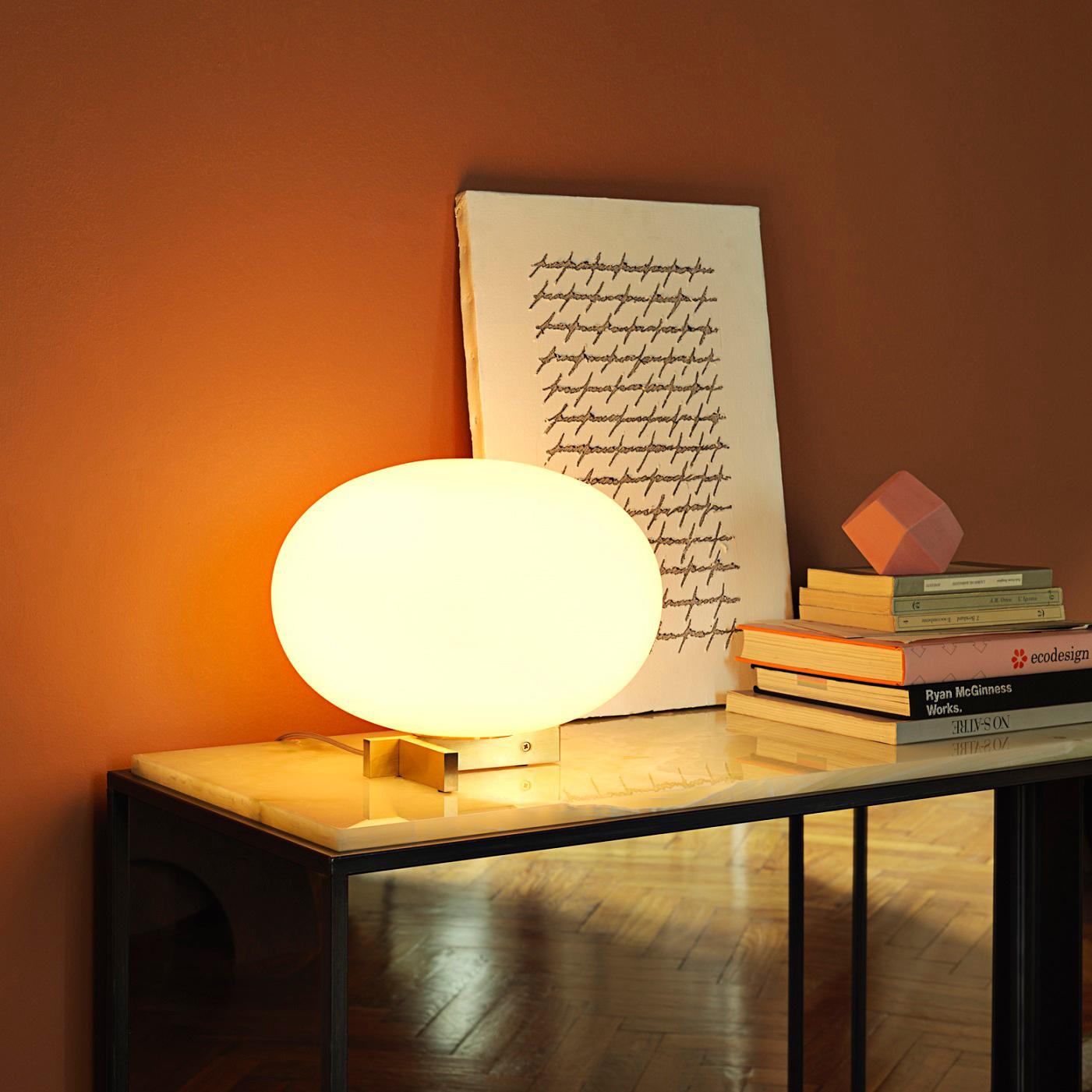 Mid-Century Modern Mariana Pellegrino Soto 'Alba' Opaline Blown-Glass Table Lamp by Oluce For Sale