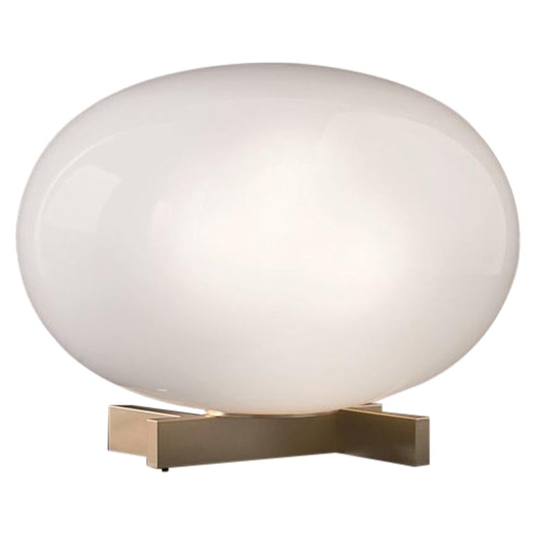 Lampe de bureau Mariana Pellegrino Soto 'Alba' en verre soufflé opalin par Oluce