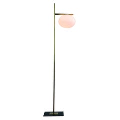 Mariana Pellegrino Soto, einarmige Stehlampe „Alba“ von Oluce