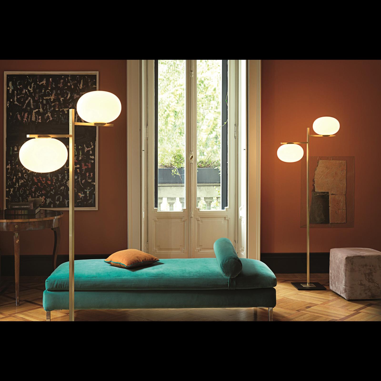 Floor lamp 'Alba' designed by Mariana Pellegrino Soto in 2017.
Floor lamp giving diffused light in polished opaline blown-glass. Satin brass or anodic bronze finish structure with rectangular profile. With universal dimmer.
Manufactured by Oluce,