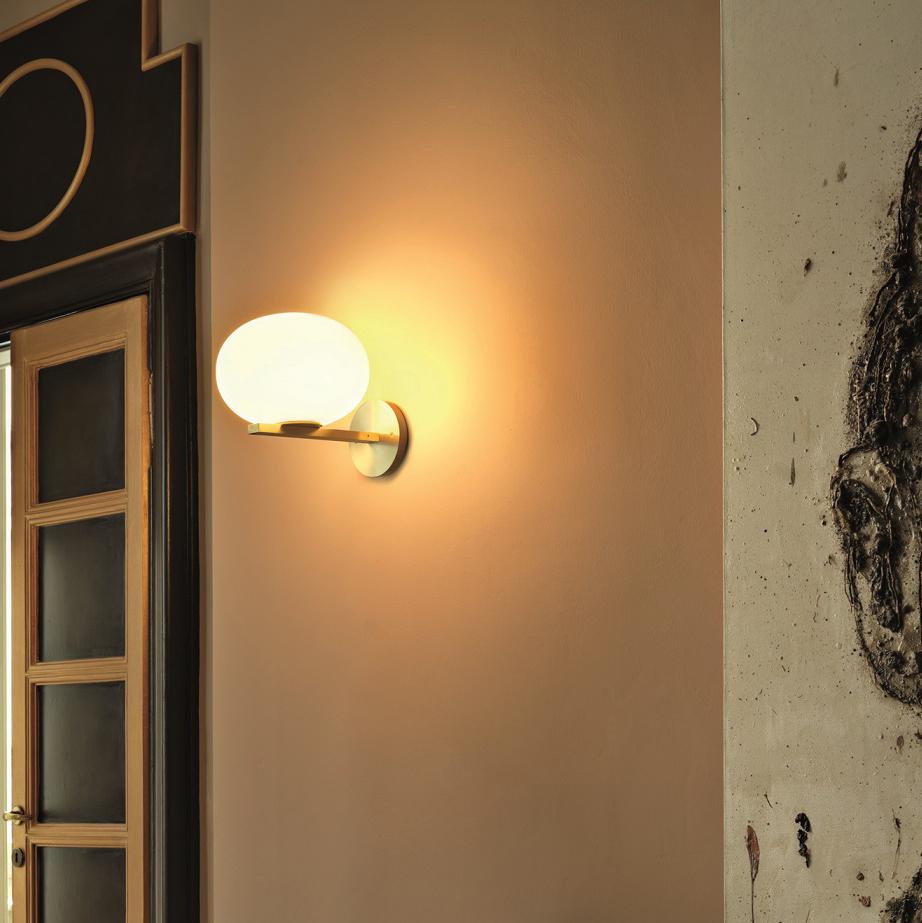 Mariana Pellegrino Soto Wall Lamp 'Alba' Opaline Glass and Brass by Oluce (Italienisch) im Angebot
