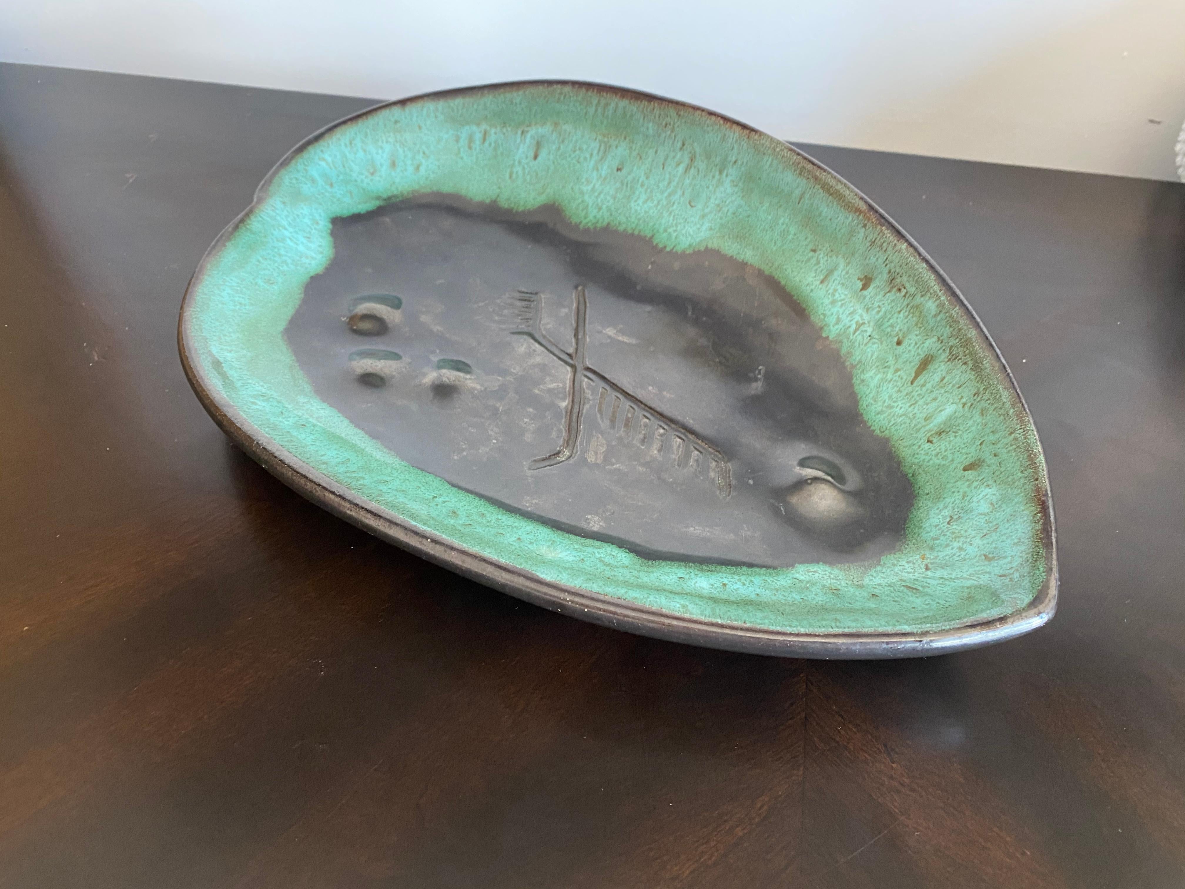 Mariana van Allesch 1940s American Studio Pottery Leaf Bowl For Sale 3