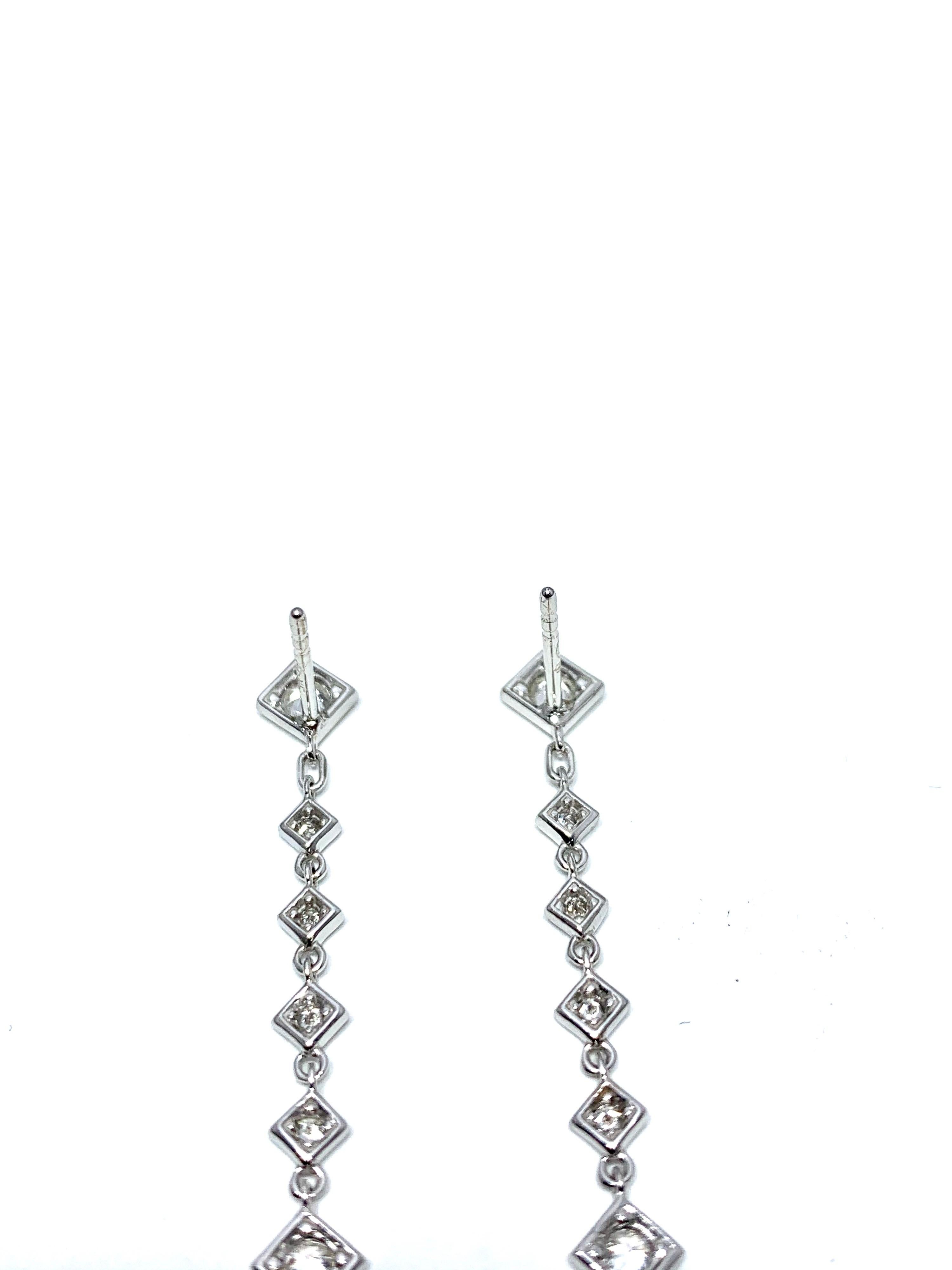 Mariani 1.64 Carat Round Brilliant Diamond and 18 Karat Gold Dangle Earrings For Sale 2