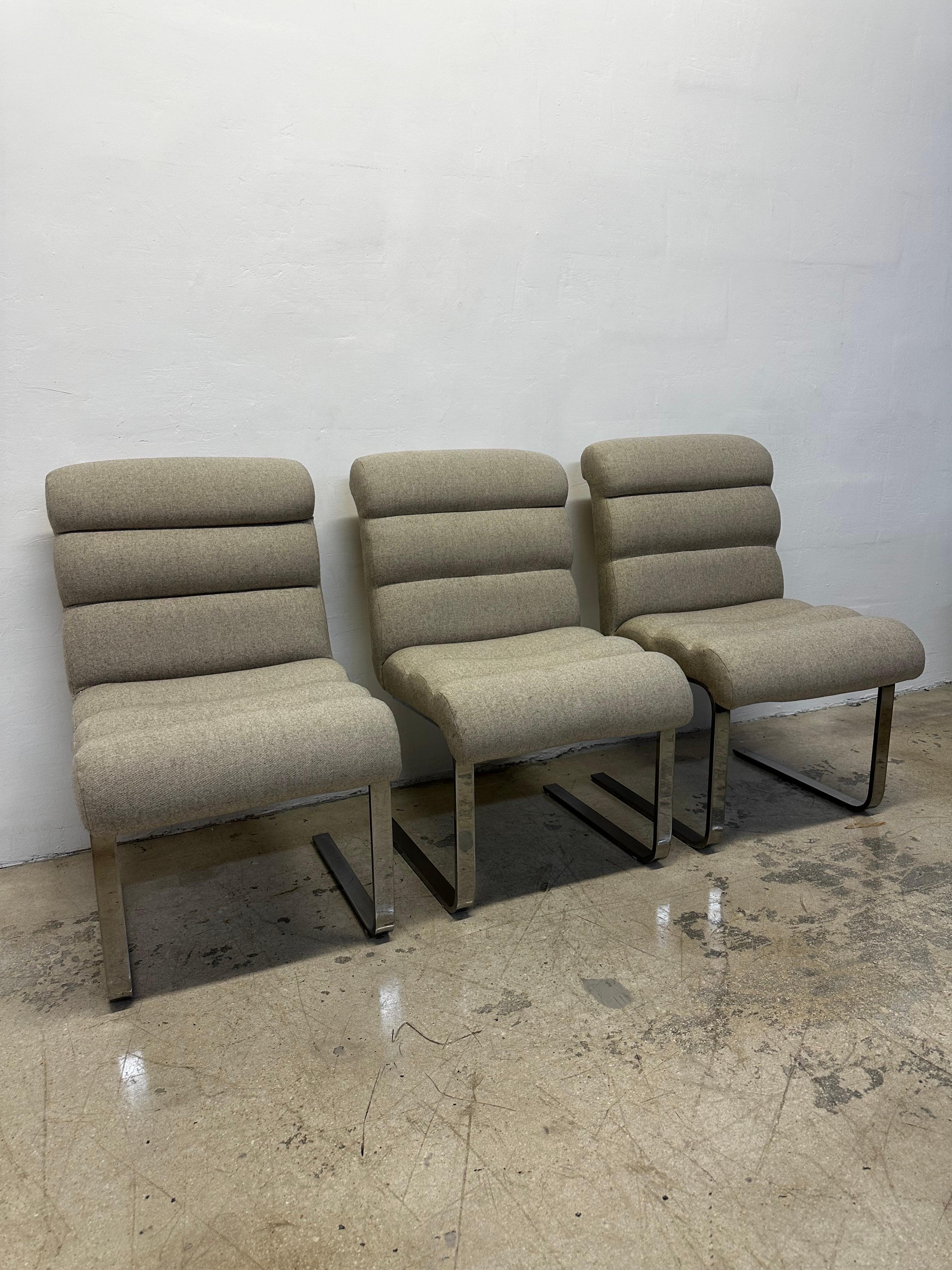 Mariani For Pace Collection Freischwingende Esszimmerstühle aus Chrom - Set aus drei Stühlen (Moderne der Mitte des Jahrhunderts) im Angebot