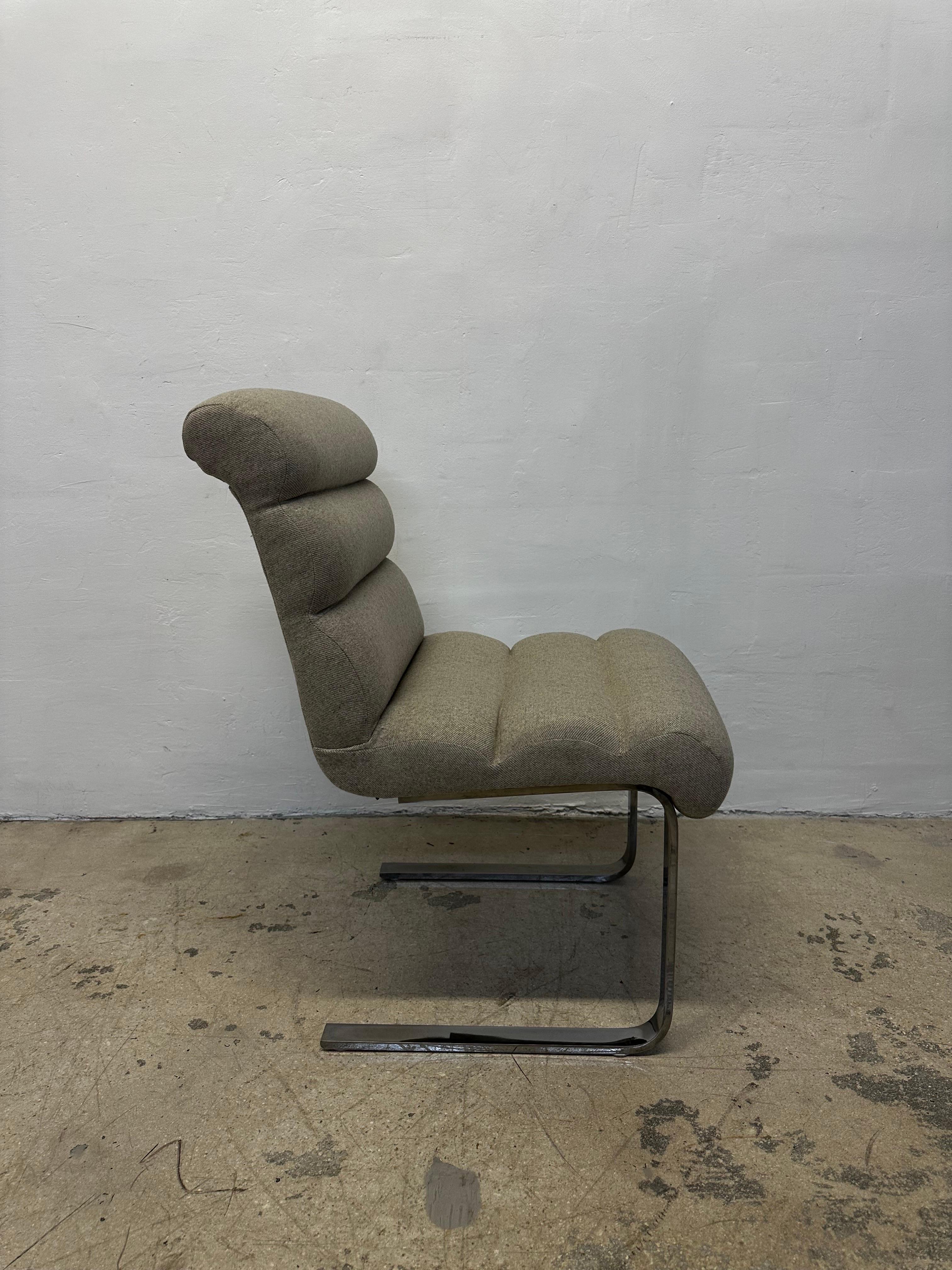 Mariani For Pace Collection Freischwingende Esszimmerstühle aus Chrom - Set aus drei Stühlen (20. Jahrhundert) im Angebot