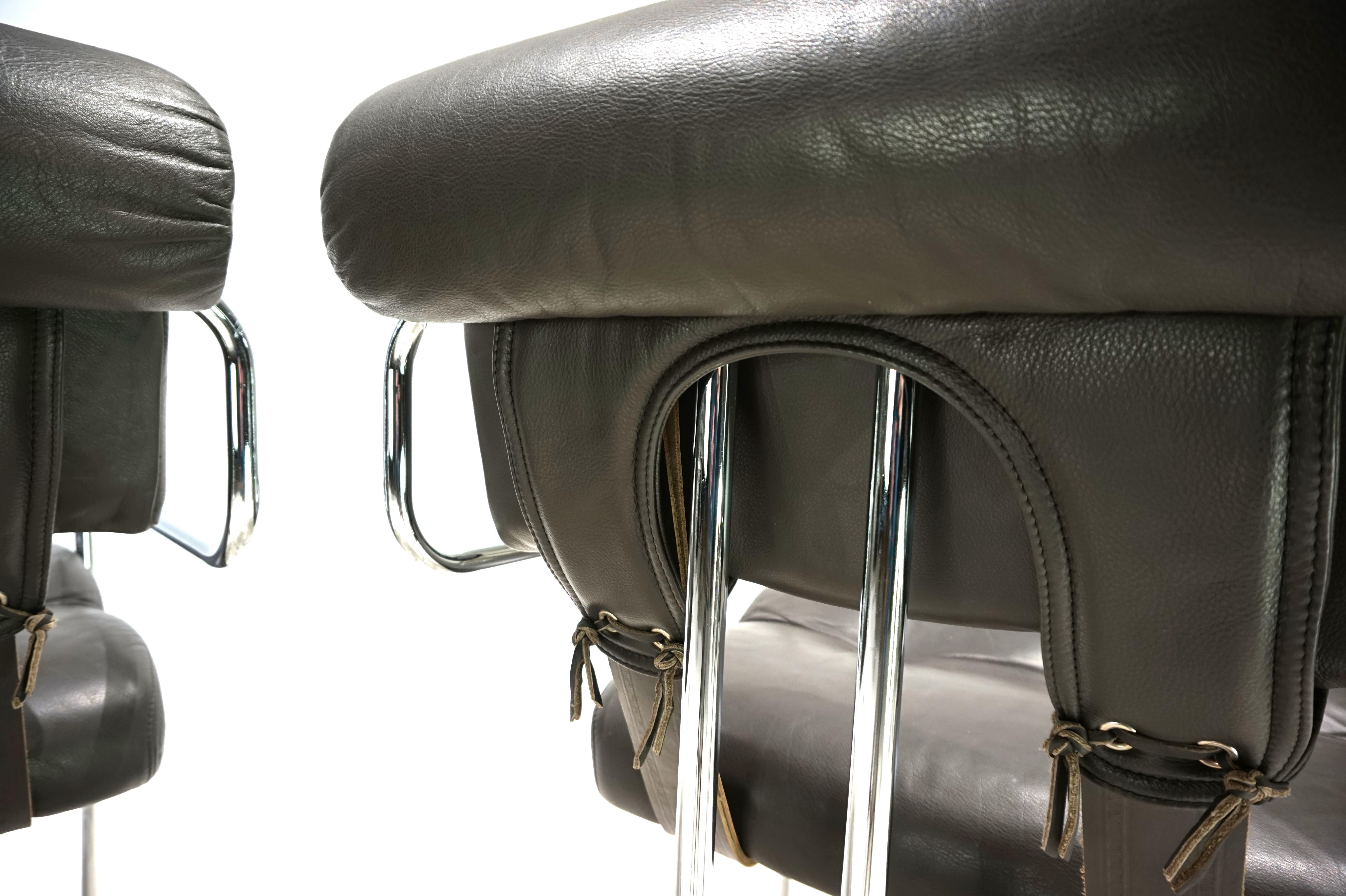 italien Ensemble de deux chaises de salle à manger Mariani Tucroma en cuir de Guido Faleschini, 1970 en vente