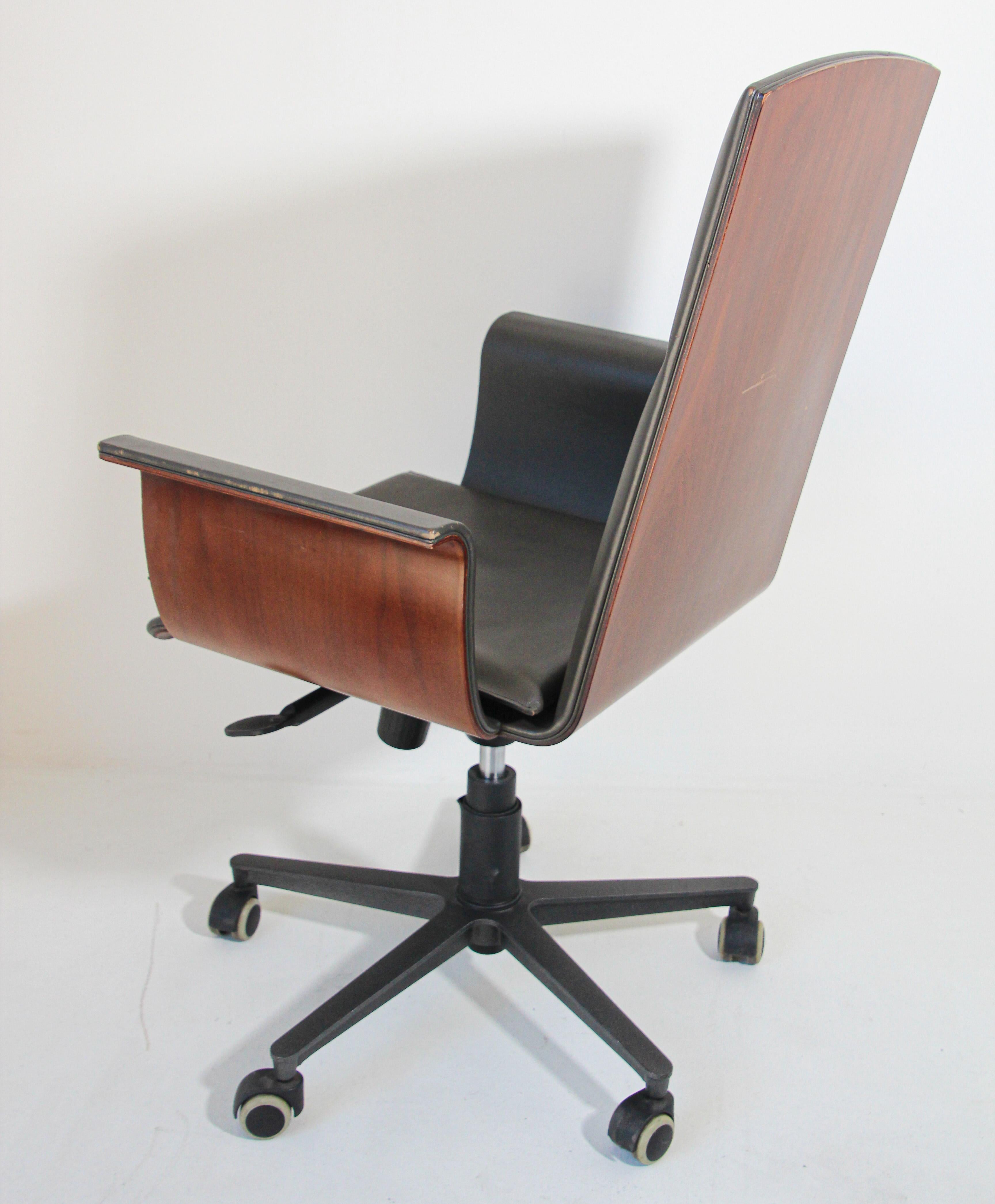 Mariani Wing Conference Office Chair by Luca Scacchetti Italy For Sale 7