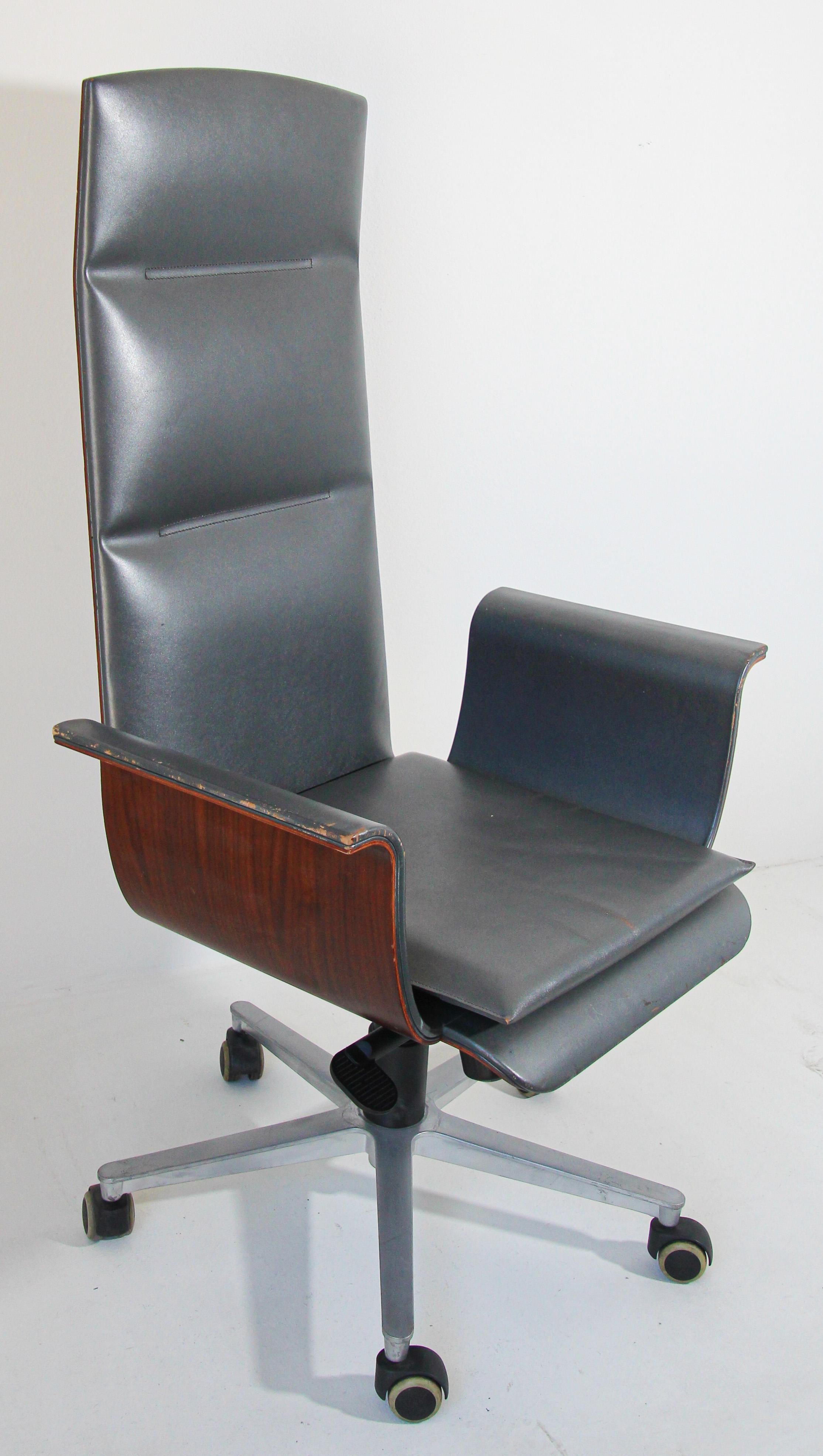 Mariani Wing Executive Office Chair by Luca Scacchetti Italy For Sale 3