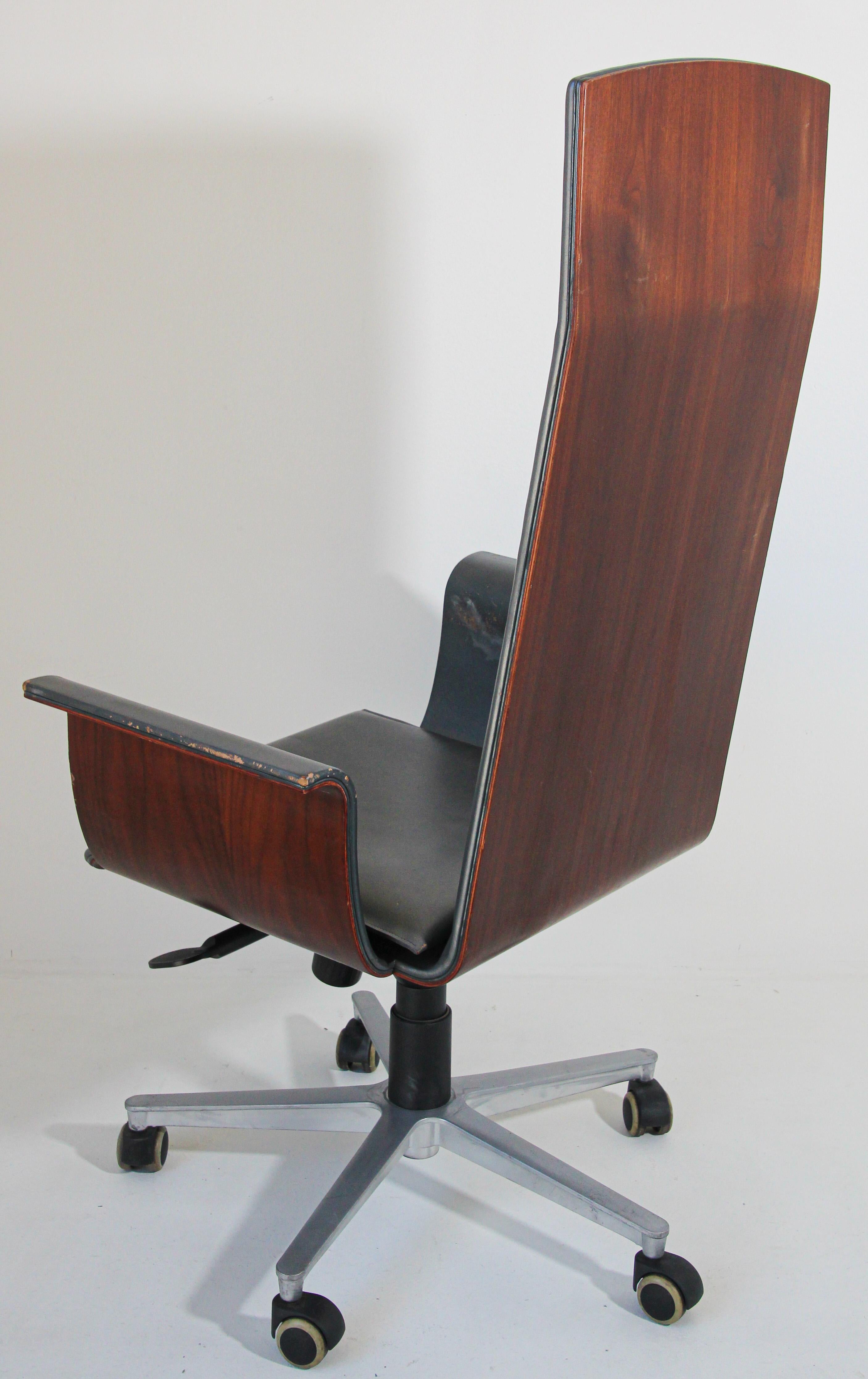 Chaise de bureau à oreilles Mariani de Luca Scacchetti, Italie en vente 9