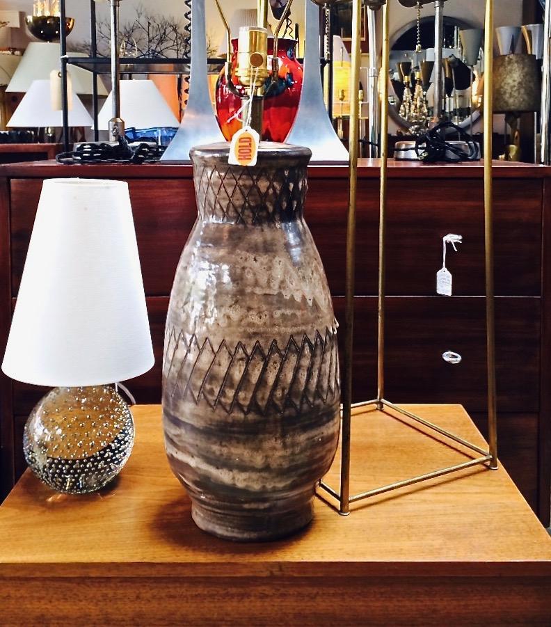 Scandinavian Modern Marianna von Allesch Incised Glazed Taupe Art Pottery Table Lamp, 1950s For Sale