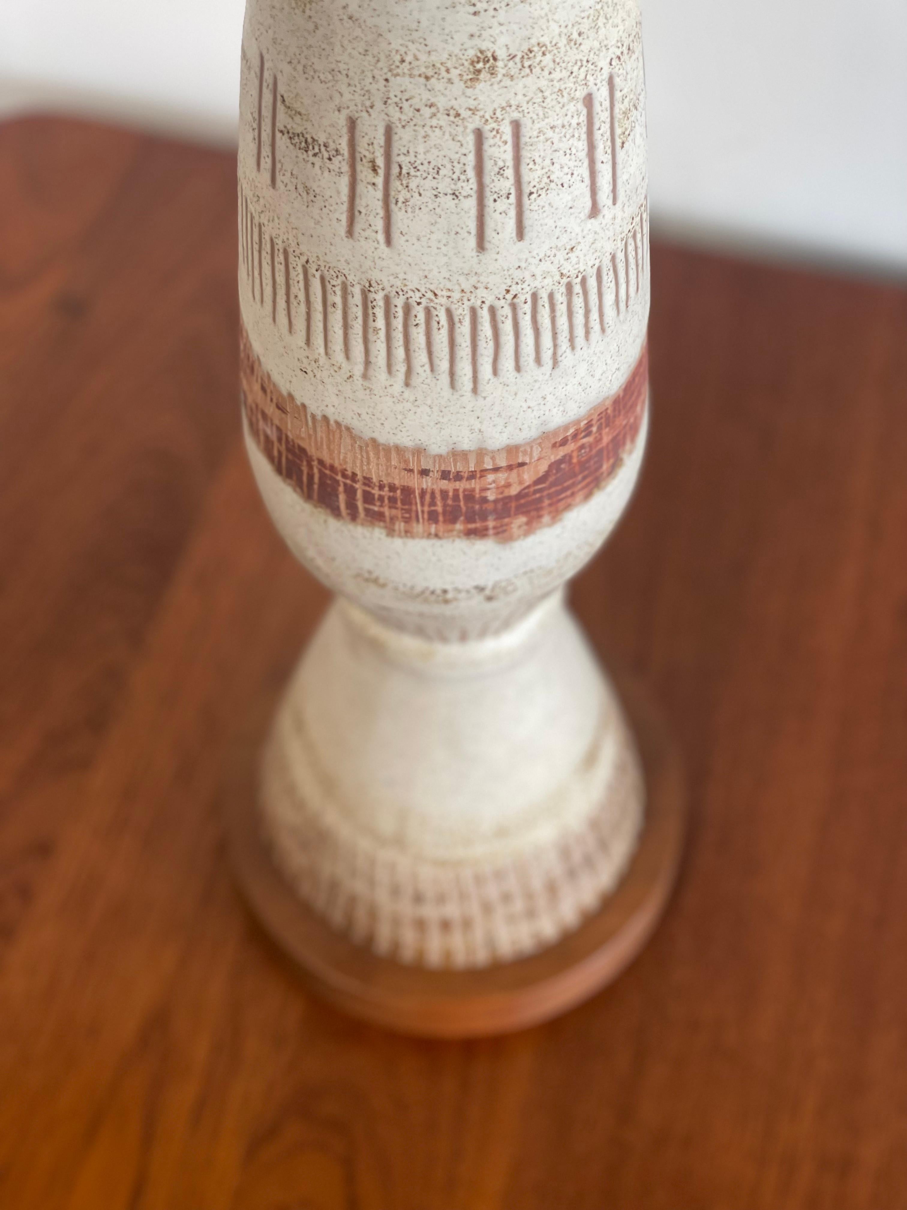 Grande lampada da tavolo scultorea in ceramica degli anni '50 di Marianna von Allesch in vendita 4