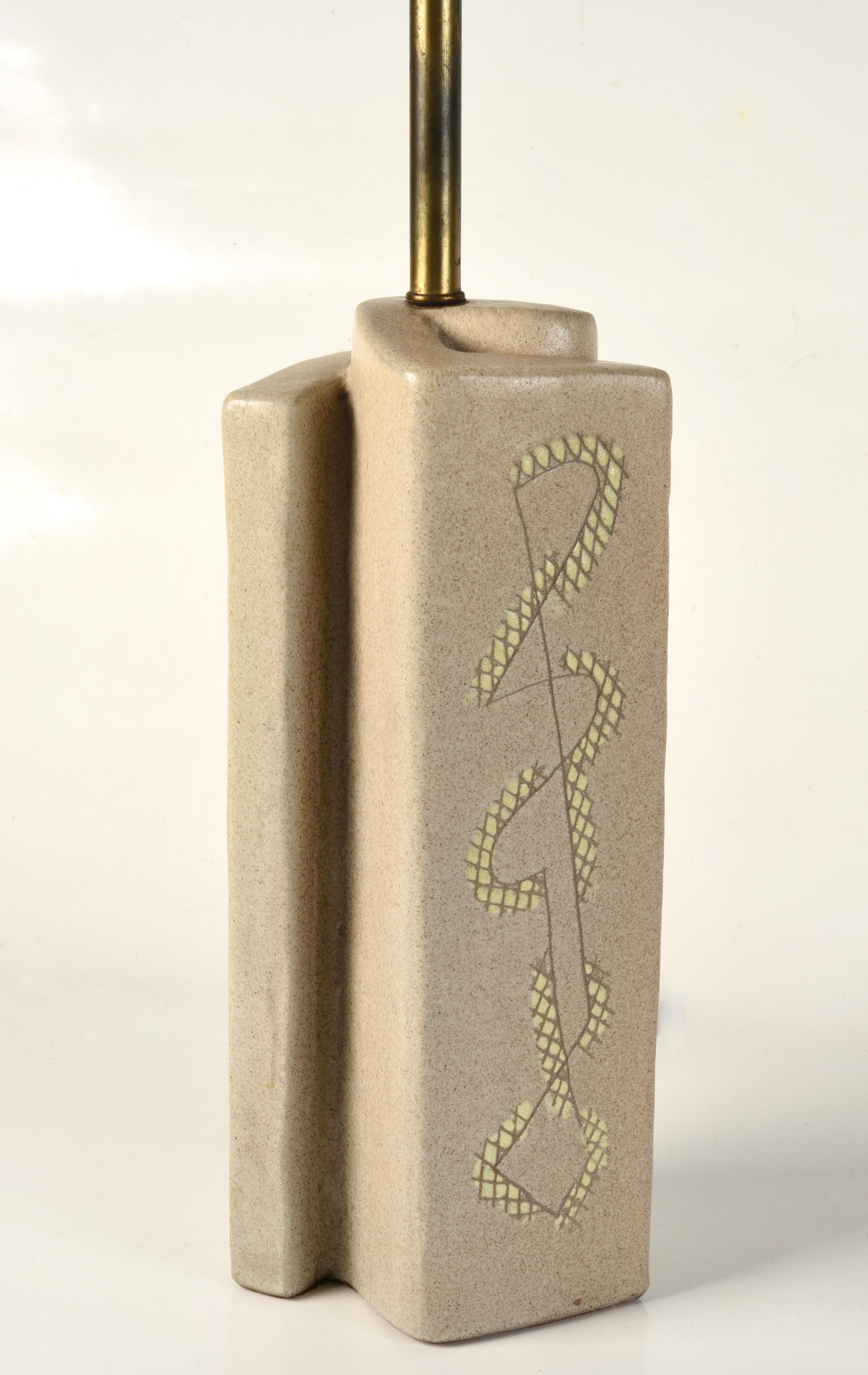 Charmante lampe de table Marianna Von Allesch.  