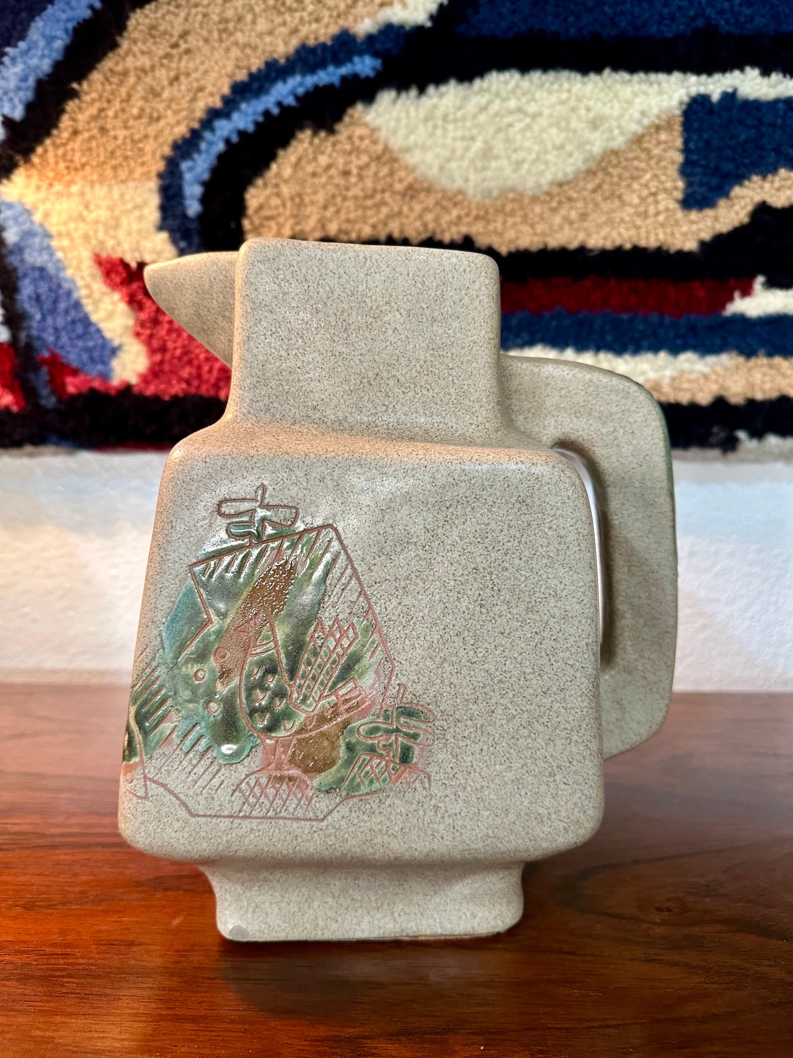 Americano Marianna Von Allesch Studio Decorativo del Mid Century Moderno Brocca in ceramica in vendita