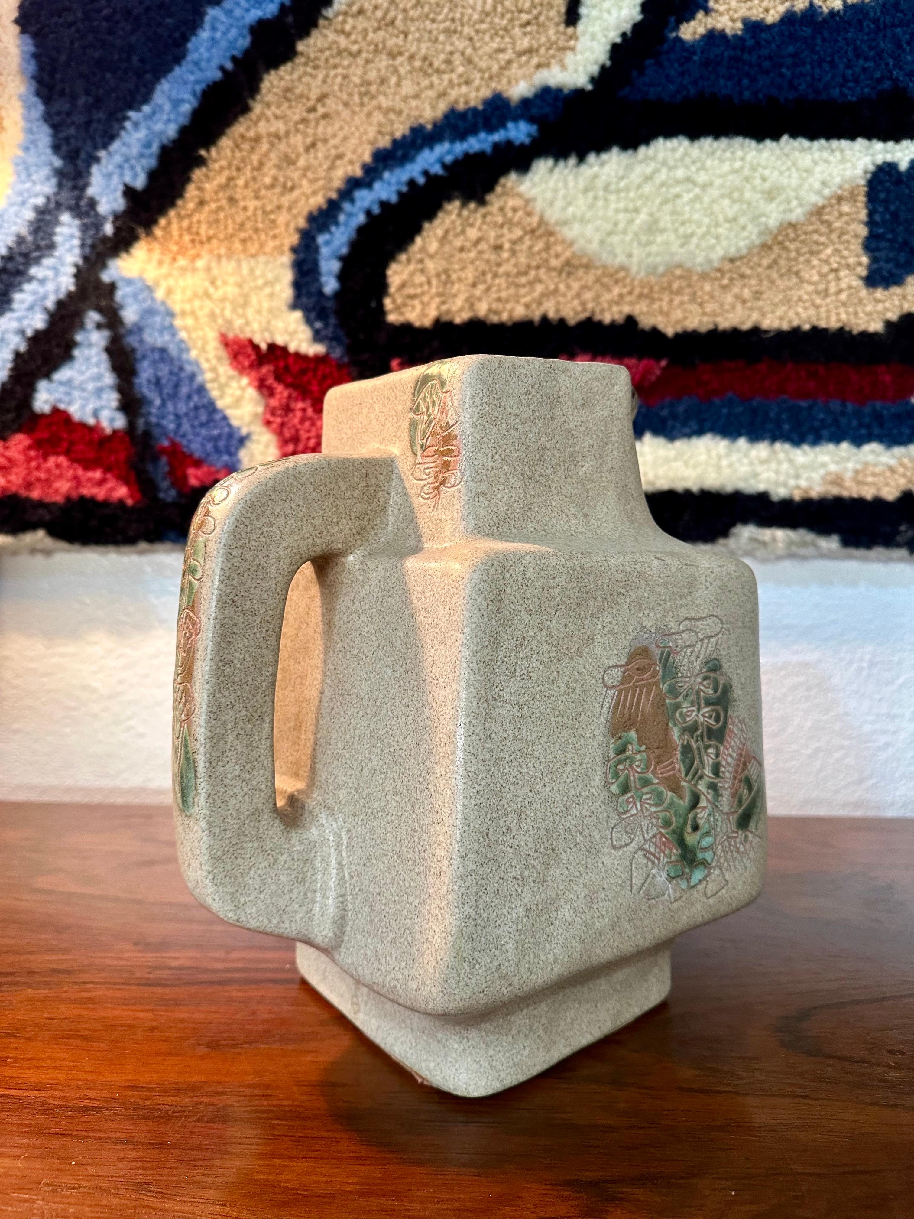 Marianna Von Allesch Studio Decorativo del Mid Century Moderno Brocca in ceramica In condizioni buone in vendita a Lutz, FL