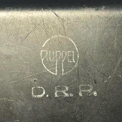 Marianne Brandt, Cepillo de mesa y bandeja "Mignon" de la Bauhaus, hacia 1930