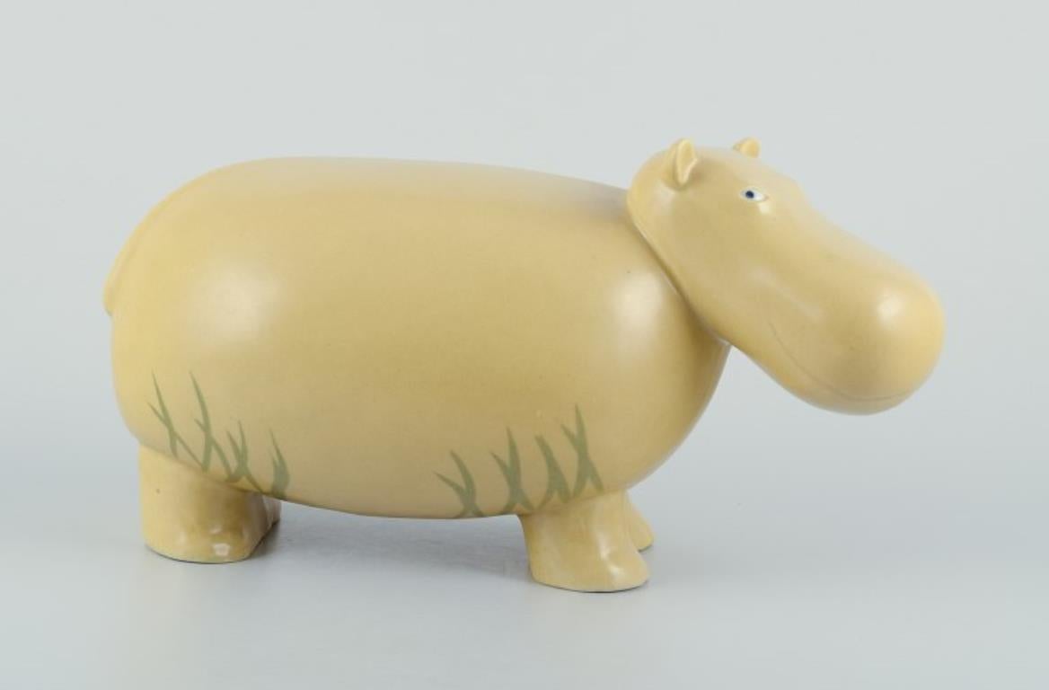 MARIANNE GUNNEMARK for Höganäs, Sweden.
Very large and rare ceramic figurine of a hippo.
Hand-painted.
Yellow glaze.
Circa 1970s.
Marked.
Perfect condition.
Dimensions: W 33.0 cm. x H 17.0 cm.