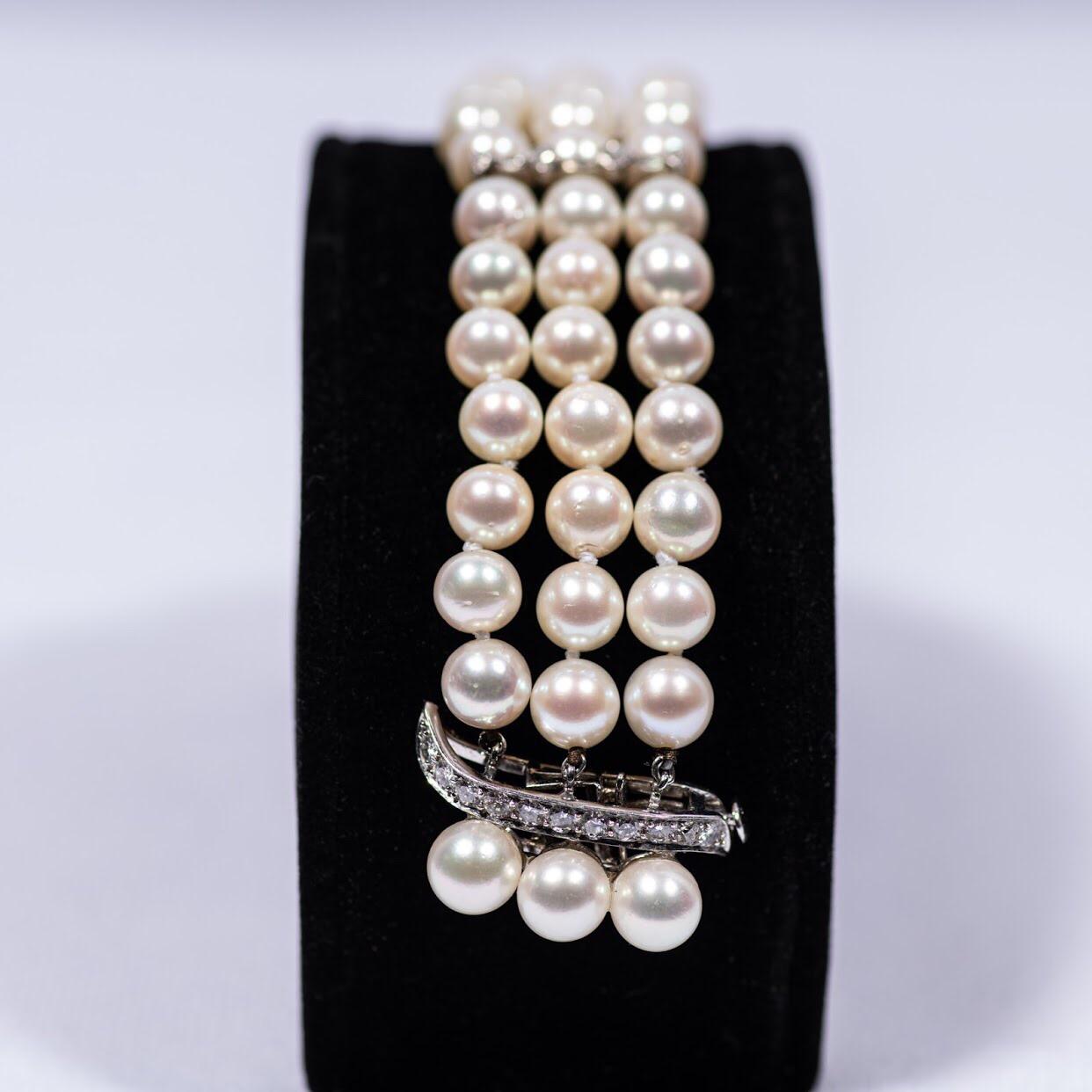 Moderne Marianne Ostier Bracelet en or blanc à 3 rangs de perles Akoya et diamants en vente