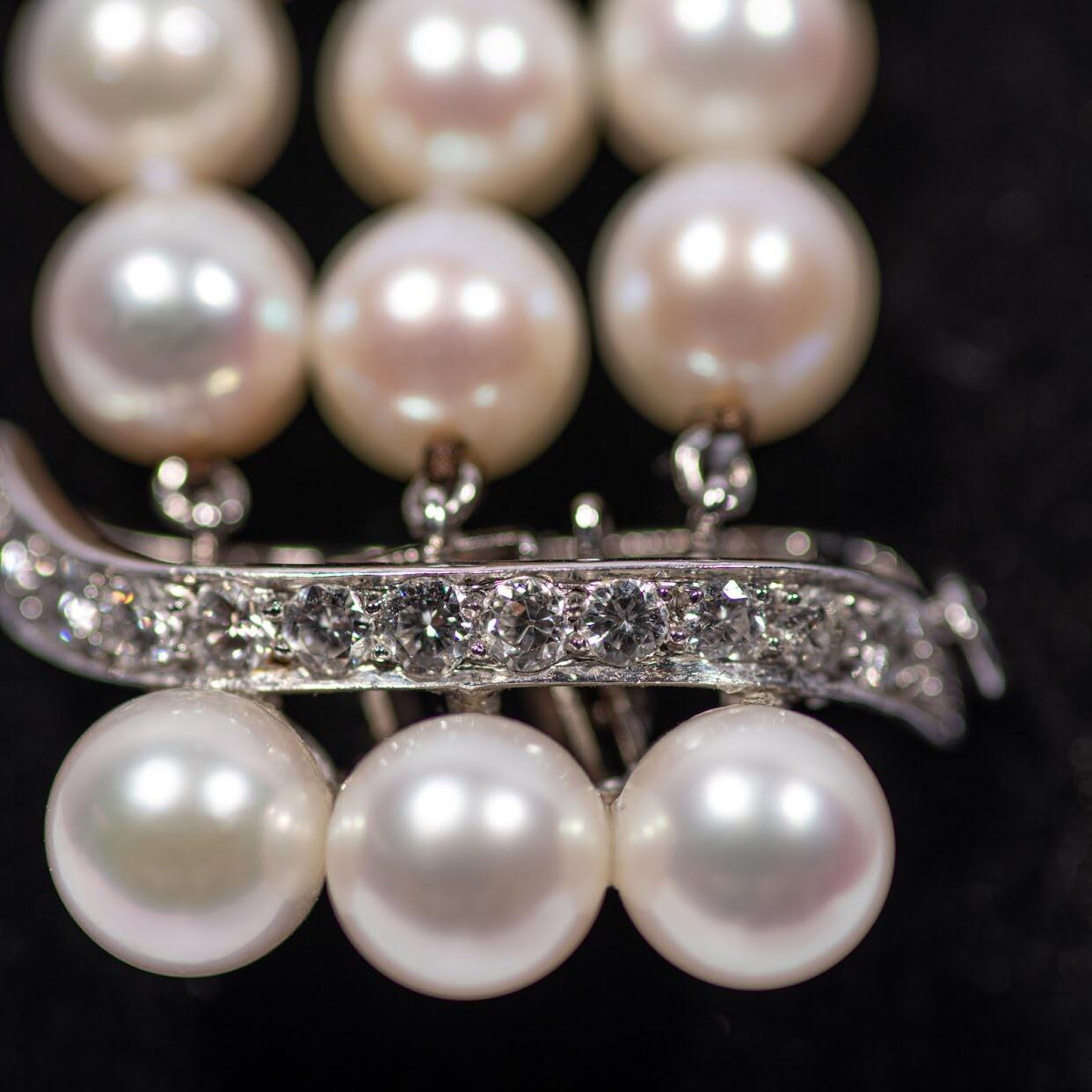 Marianne Ostier Bracelet en or blanc à 3 rangs de perles Akoya et diamants Bon état - En vente à Austin, TX