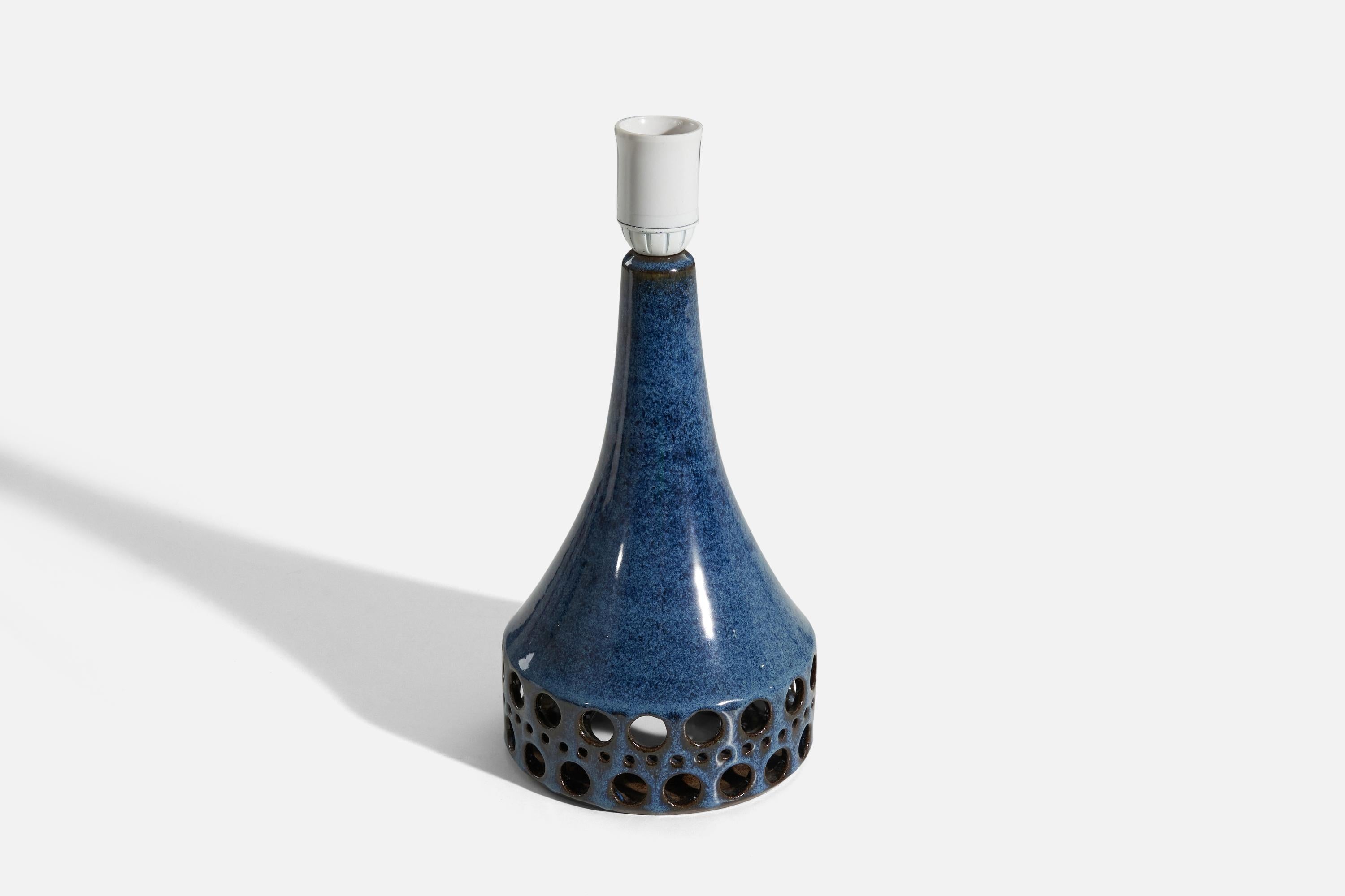 Marianne Starck, Table Lamp, Blue Stoneware, Michael Andersen, Denmark, 1960s In Good Condition For Sale In High Point, NC