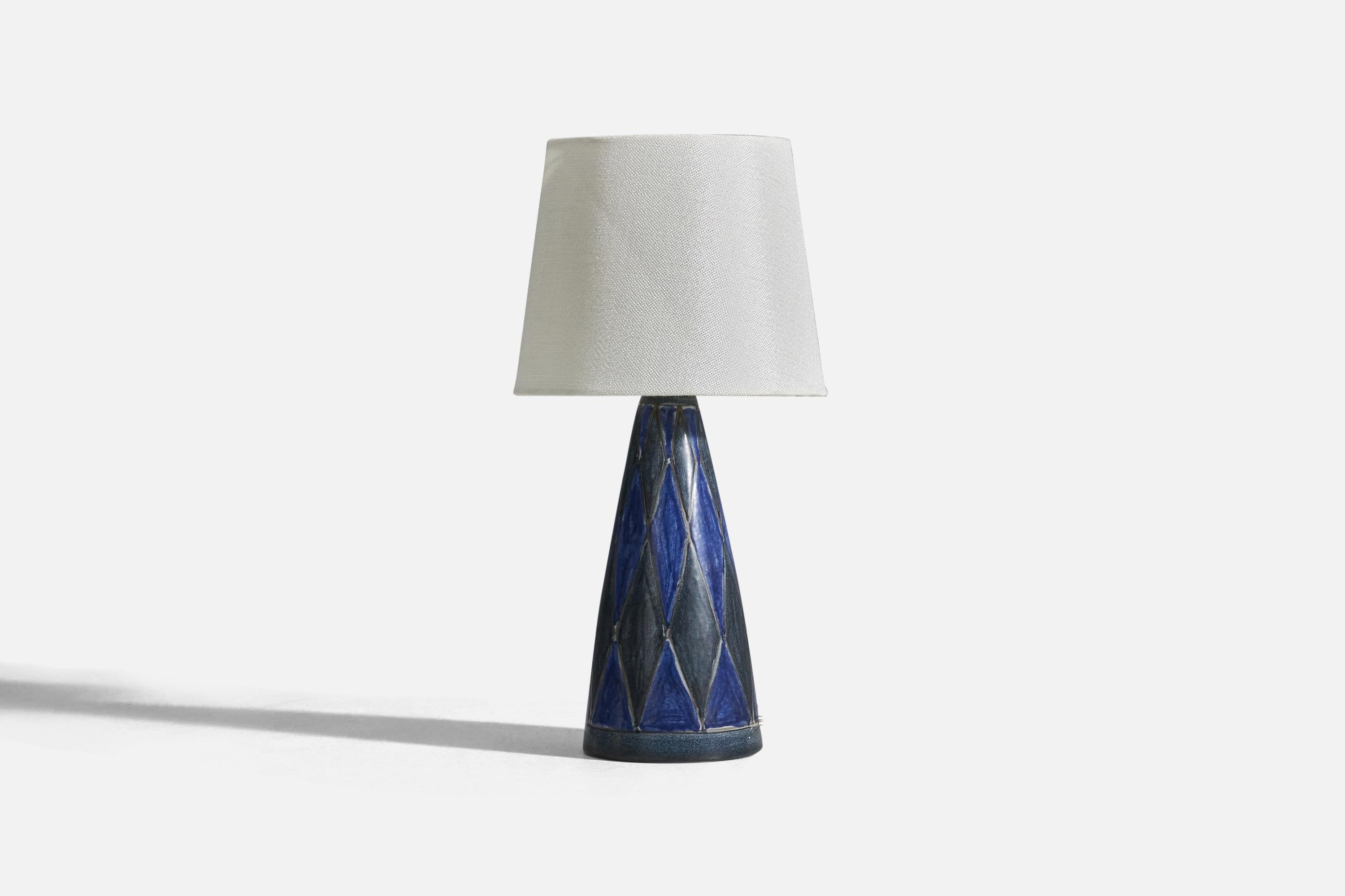 A blue and grey glazed stoneware table lamp designed by Marianne Starck and produced by Michael Andersen, Denmark, 1960s.

Sold without lampshade
Dimensions of lamp (inches) : 10.81 x 4.12 x 4.12 (height x width x depth)
Dimensions of lampshade