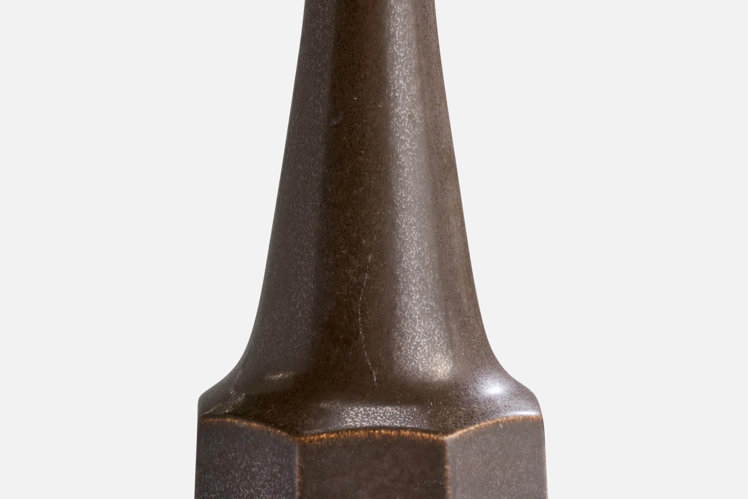 Metà XX secolo Marianne Starck, Lampada da tavolo, gres, ottone, Danimarca, anni '60 in vendita