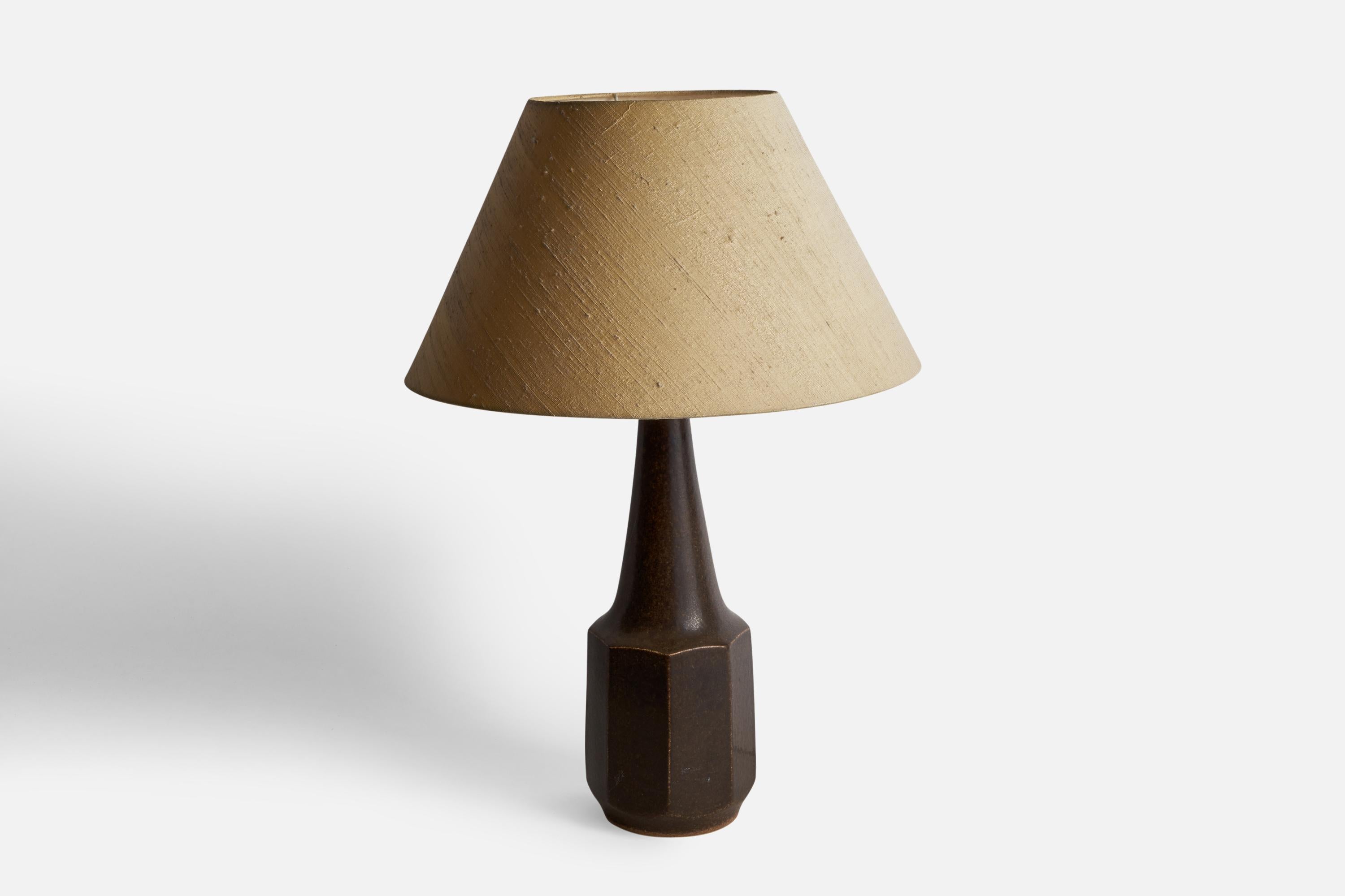 A brown-glazed stoneware, brass and beige fabric table lamp designed by Marianne Starck and produced by Michael Andersen, Bornholm, Denmark, 1960s.

Overall Dimensions (inches): 22.55” H x 15.9” Diameter
Bulb Specifications: E-26 Bulb
Number of
