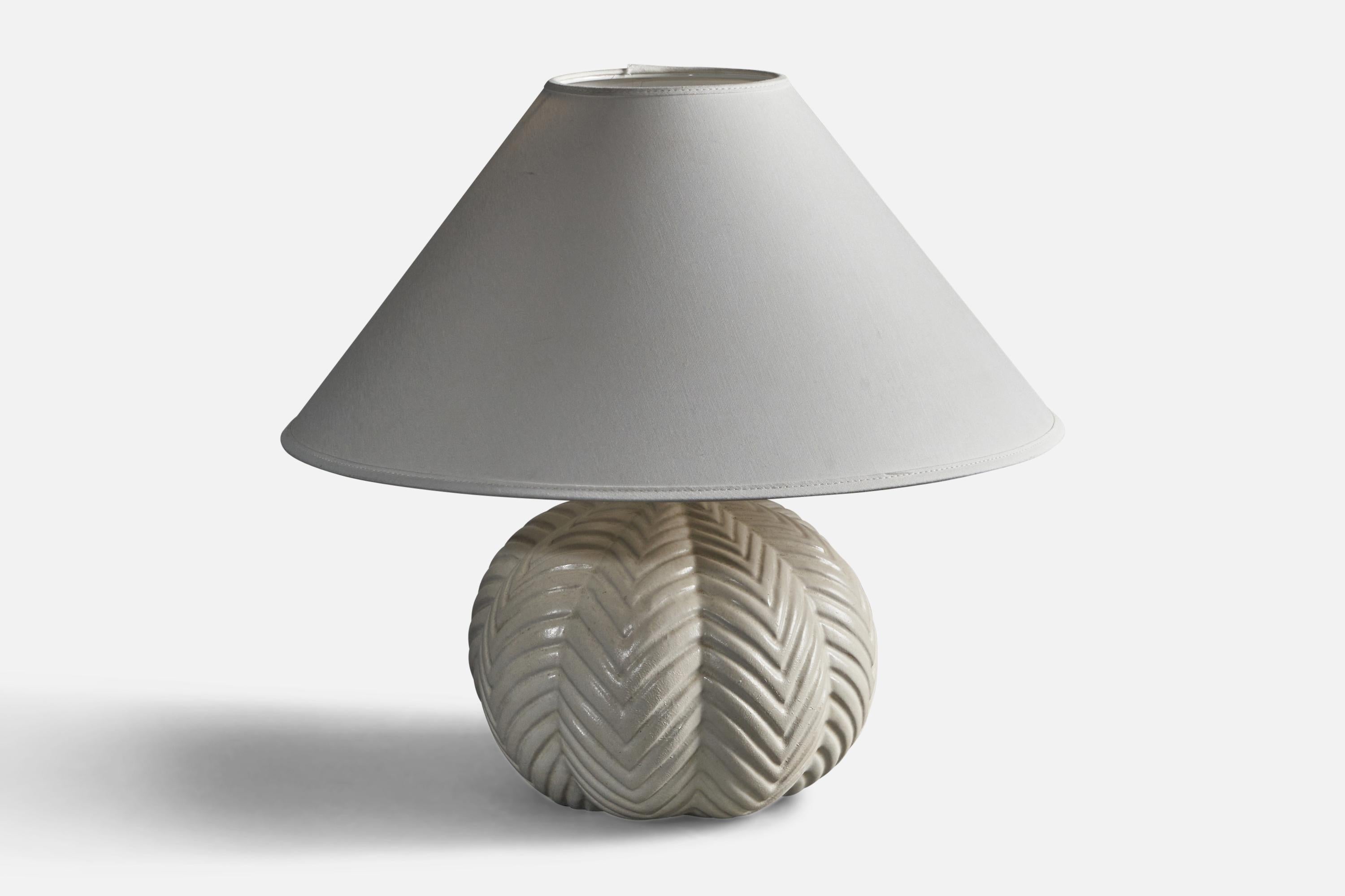An incised off-white glazed stoneware table lamp, designed by Marianne Starck and produced by Michael Andersen, Bornholm, Denmark, 1960s.

Dimensions of Lamp (inches): 10” H x 9” Diameter

Dimensions of Shade (inches): 4.75” Top Diameter x 16”
