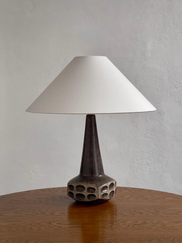 Milieu du XXe siècle Paire de lampes de table en grès danois avec glaçure beige brune, M. I-One 1960s en vente