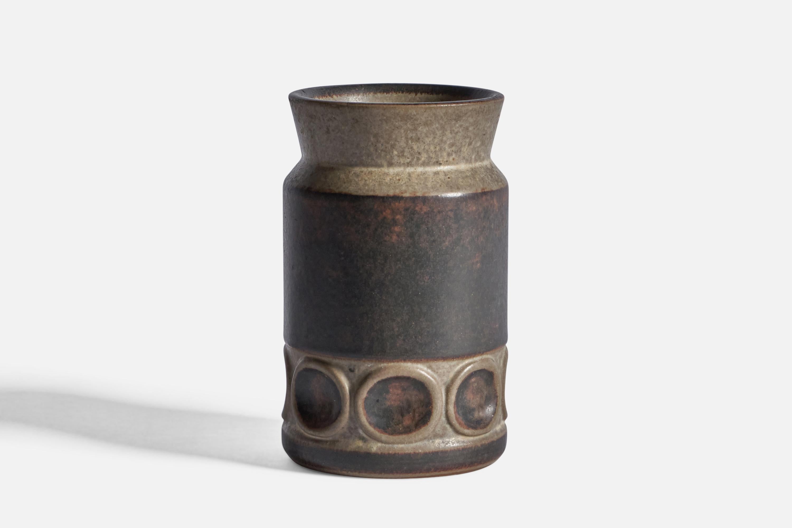 A grey and brown-glazed stoneware vase designed by Marianne Starck and produced by Michael Andersen, Bornholm, Denmark, 1960s.