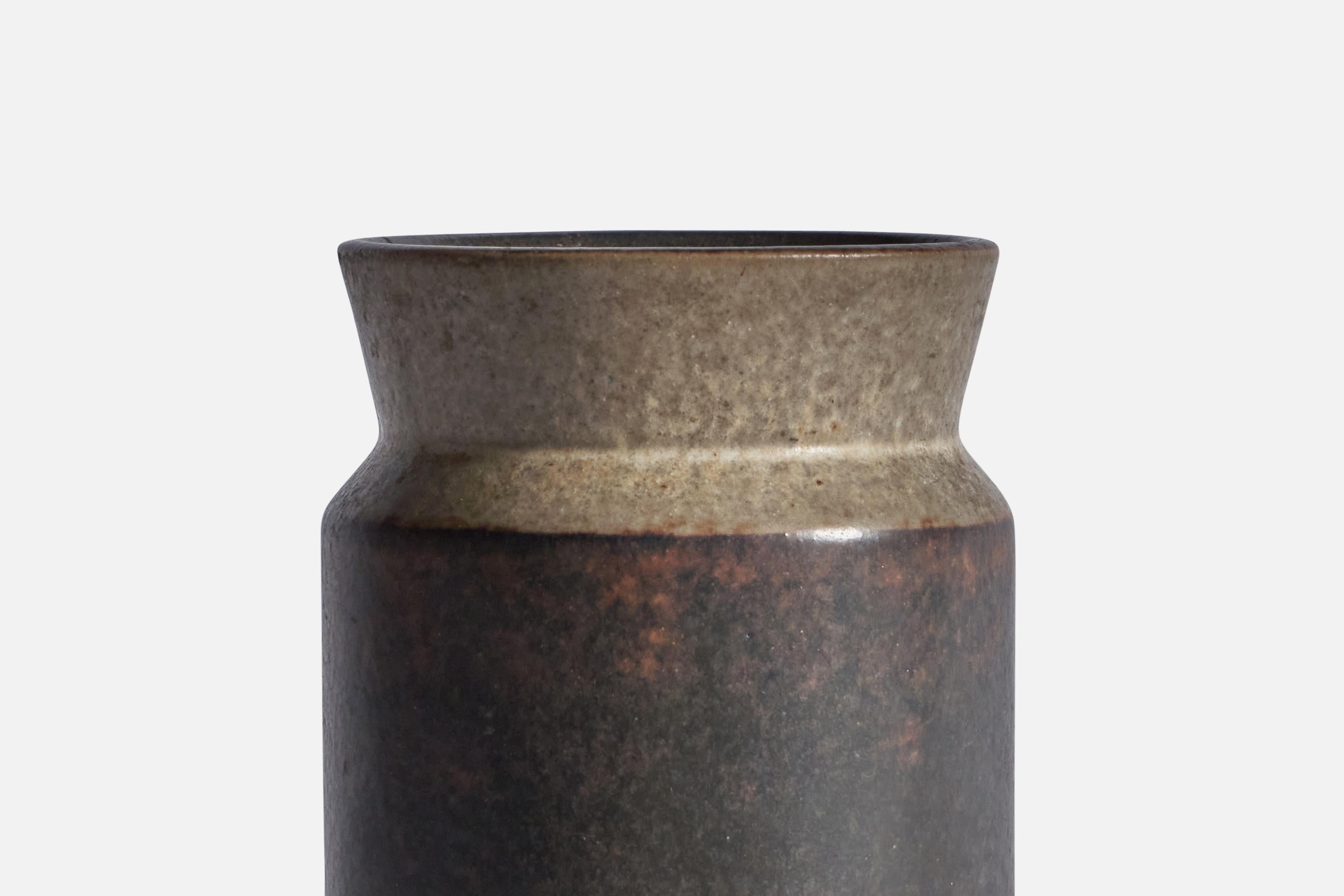 Marianne Starck, Vase, Stoneware, Denmark, 1960s In Good Condition For Sale In High Point, NC