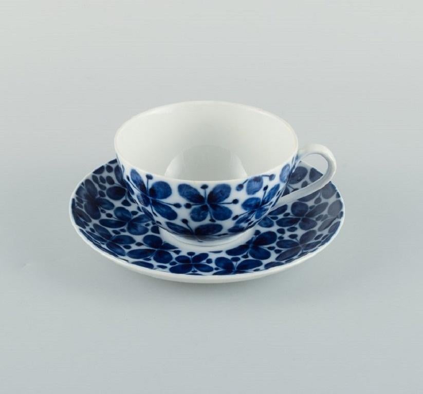 Swedish Marianne Westman (1928-2017) for Rörstrand. Porcelain teacups and creamer.