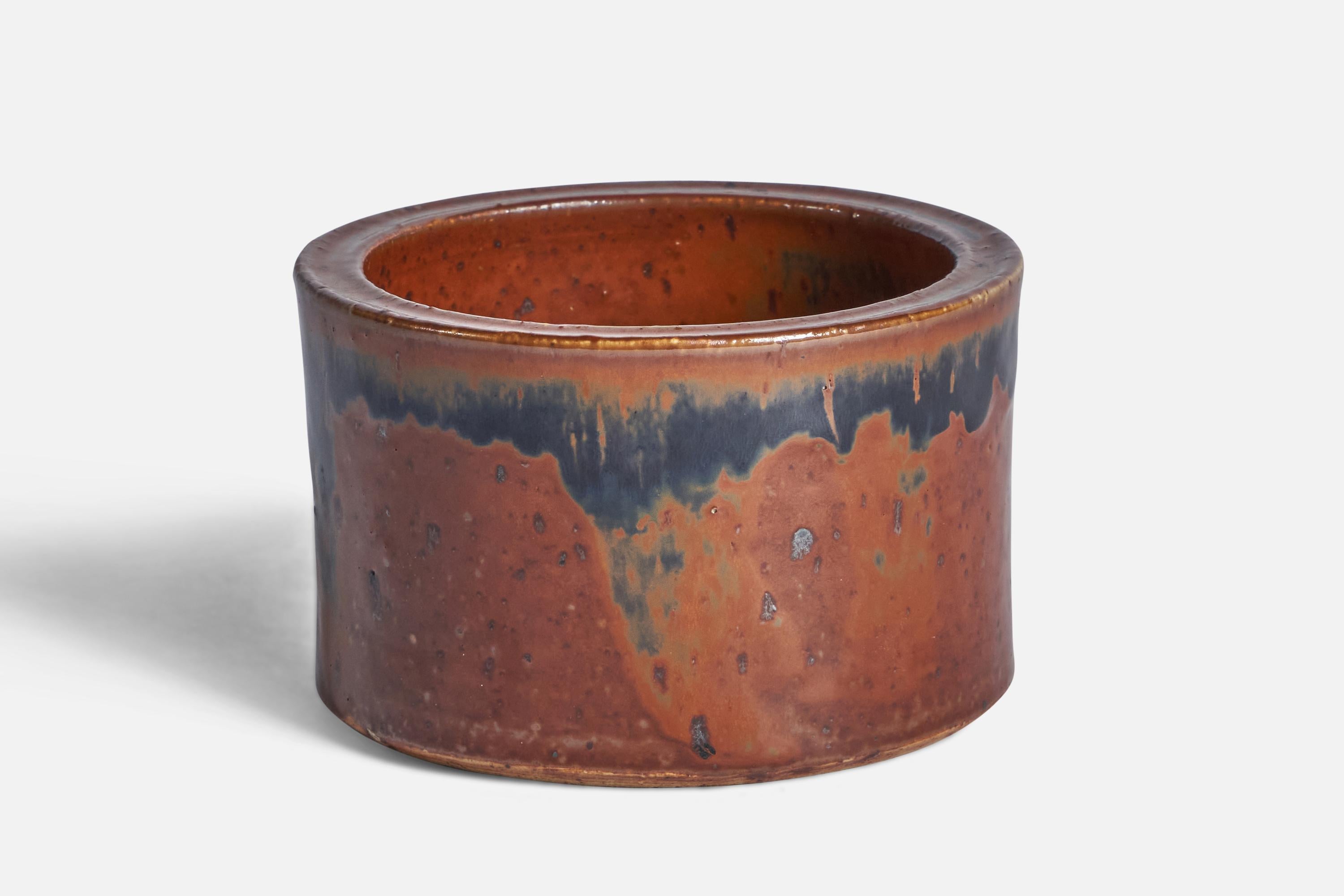 A red and blue-glazed stoneware bowl designed by Marianne Westman and produced by Rörstrand, Sweden, 1950s.
