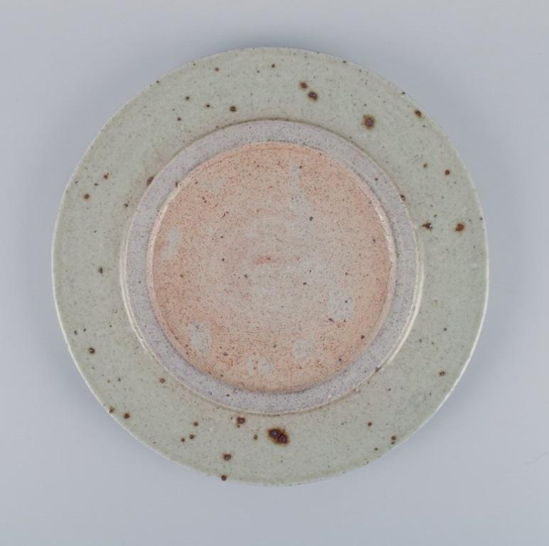 Late 20th Century Marianne Westman for Rörstrand, large handmade dish in stoneware. For Sale