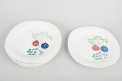Marianne Westman pour Rörstrand. Six assiettes en faïence. Série « Pomona », milieu du XXe siècle.